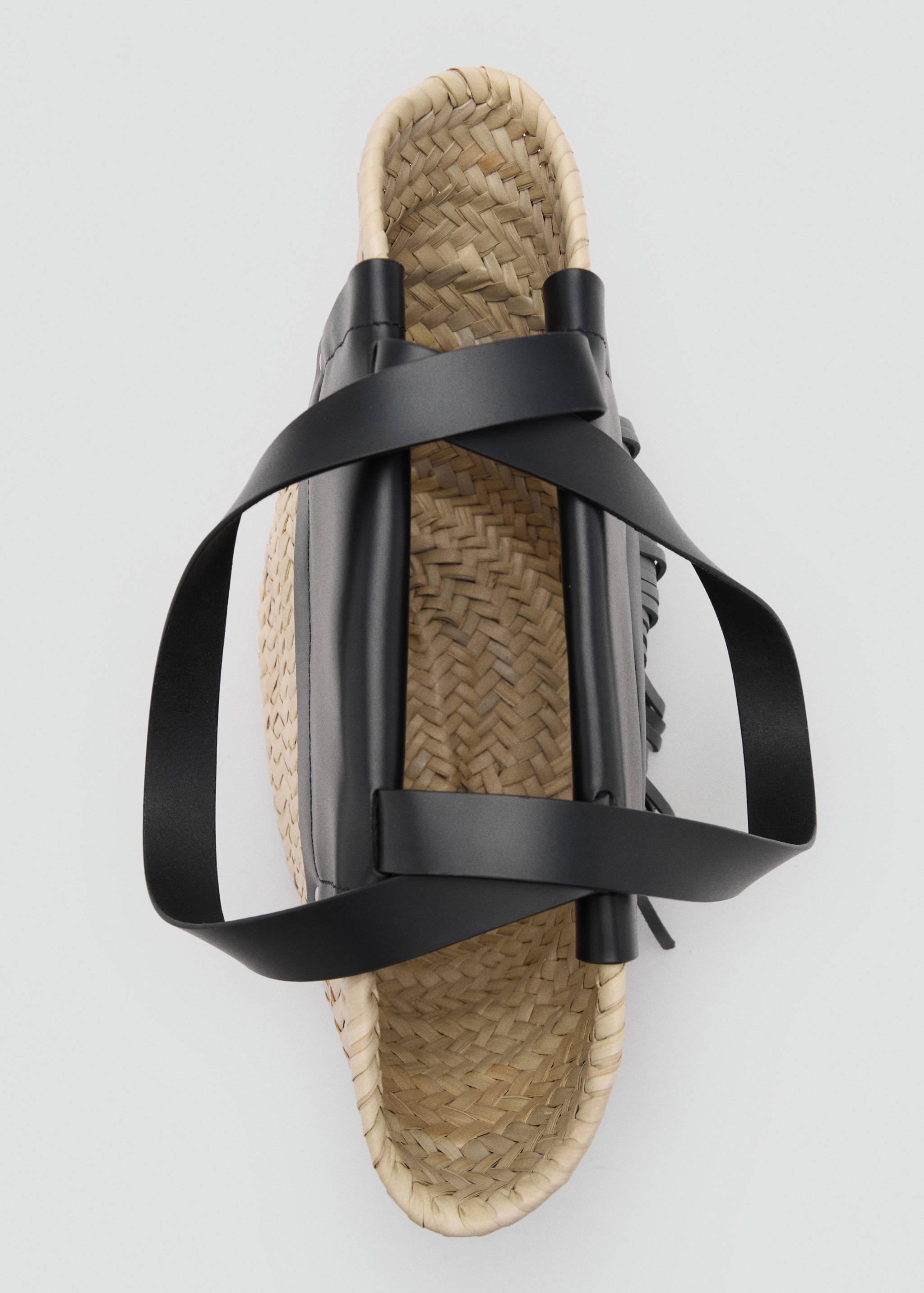 Small natural fiber basket with leather fringes - Details of the article 2