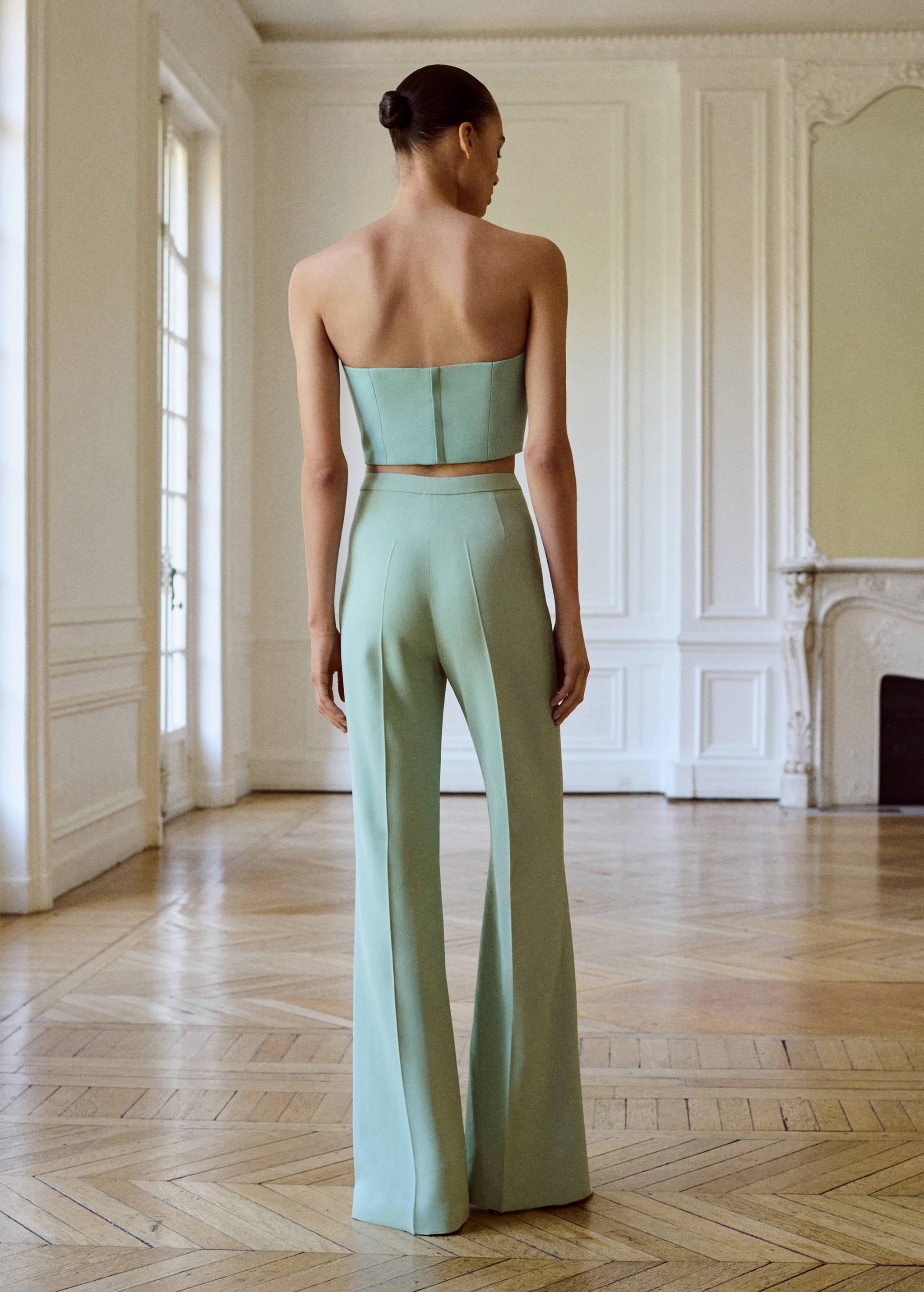 Calças à boca de sino com cintura alta - Verso do artigo