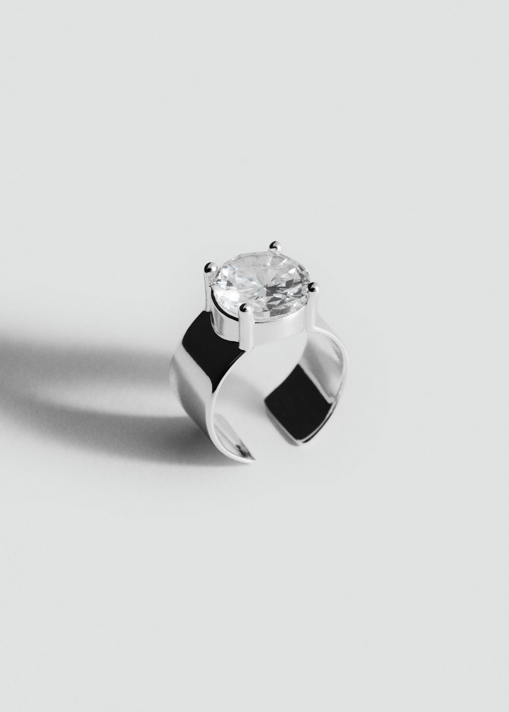 Bague pied pierre cristal - Plan moyen
