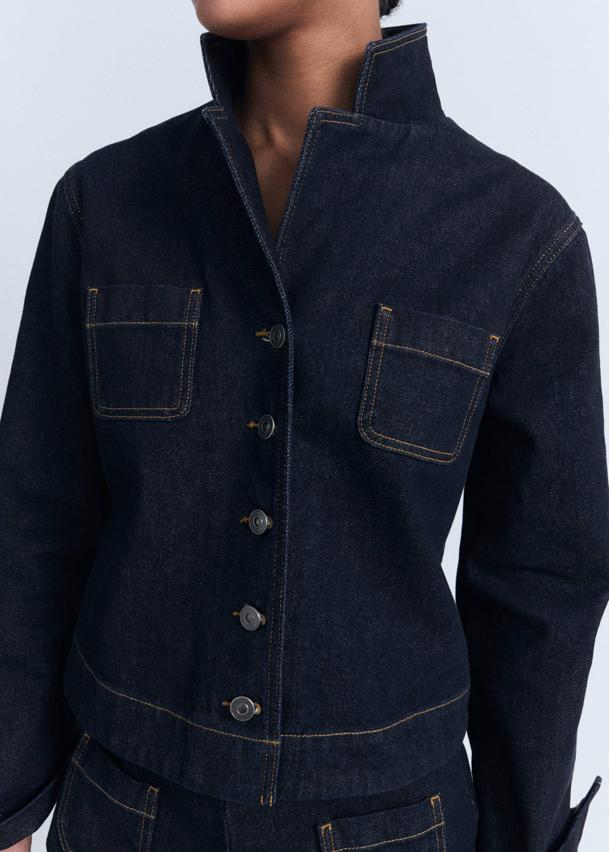 Veste jean cintrée à poches - Plan moyen