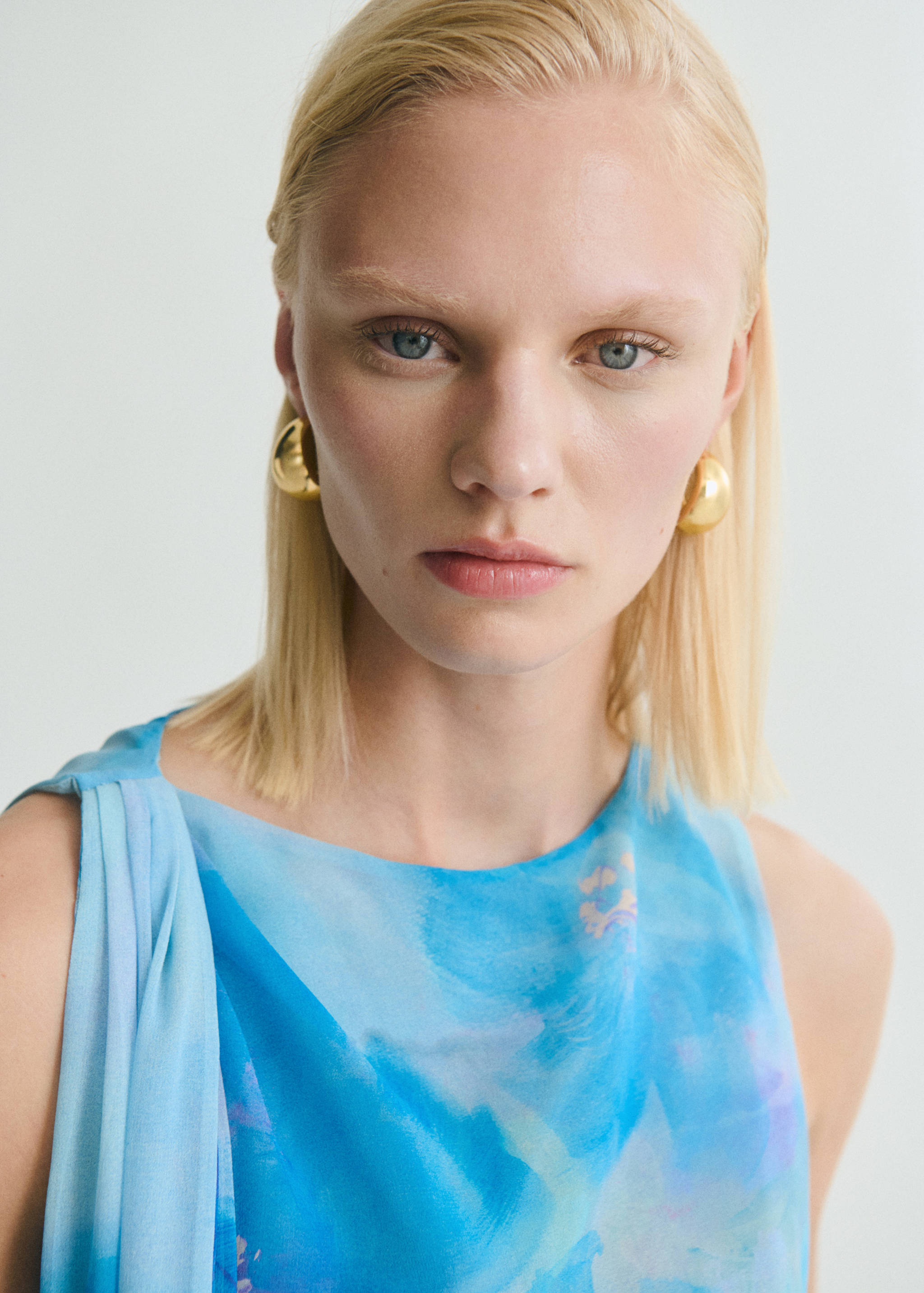 Bluzka w kwiaty z wiązaniem - Szczegóły artykułu 1