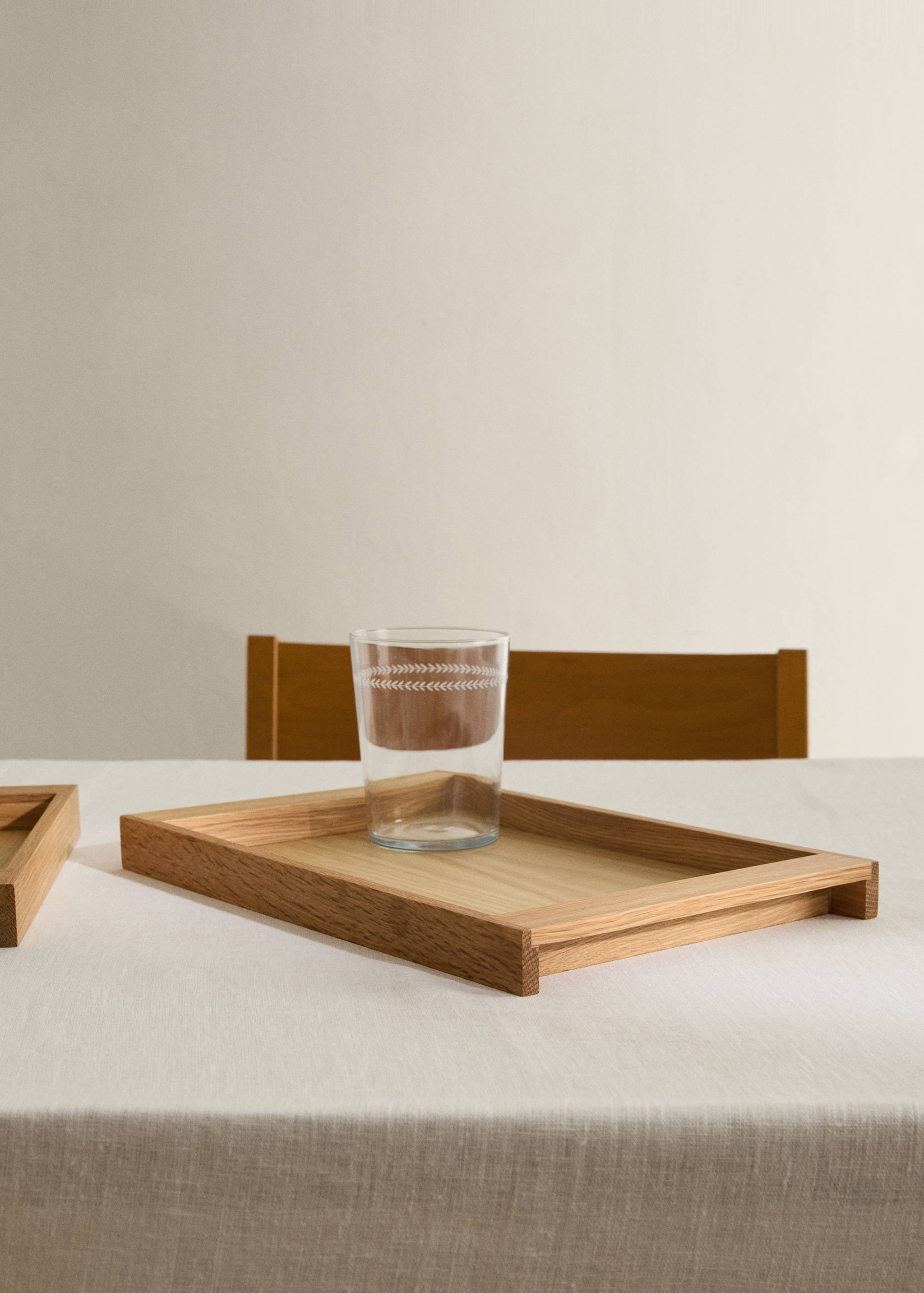 Medium rectangular wooden tray - General plane