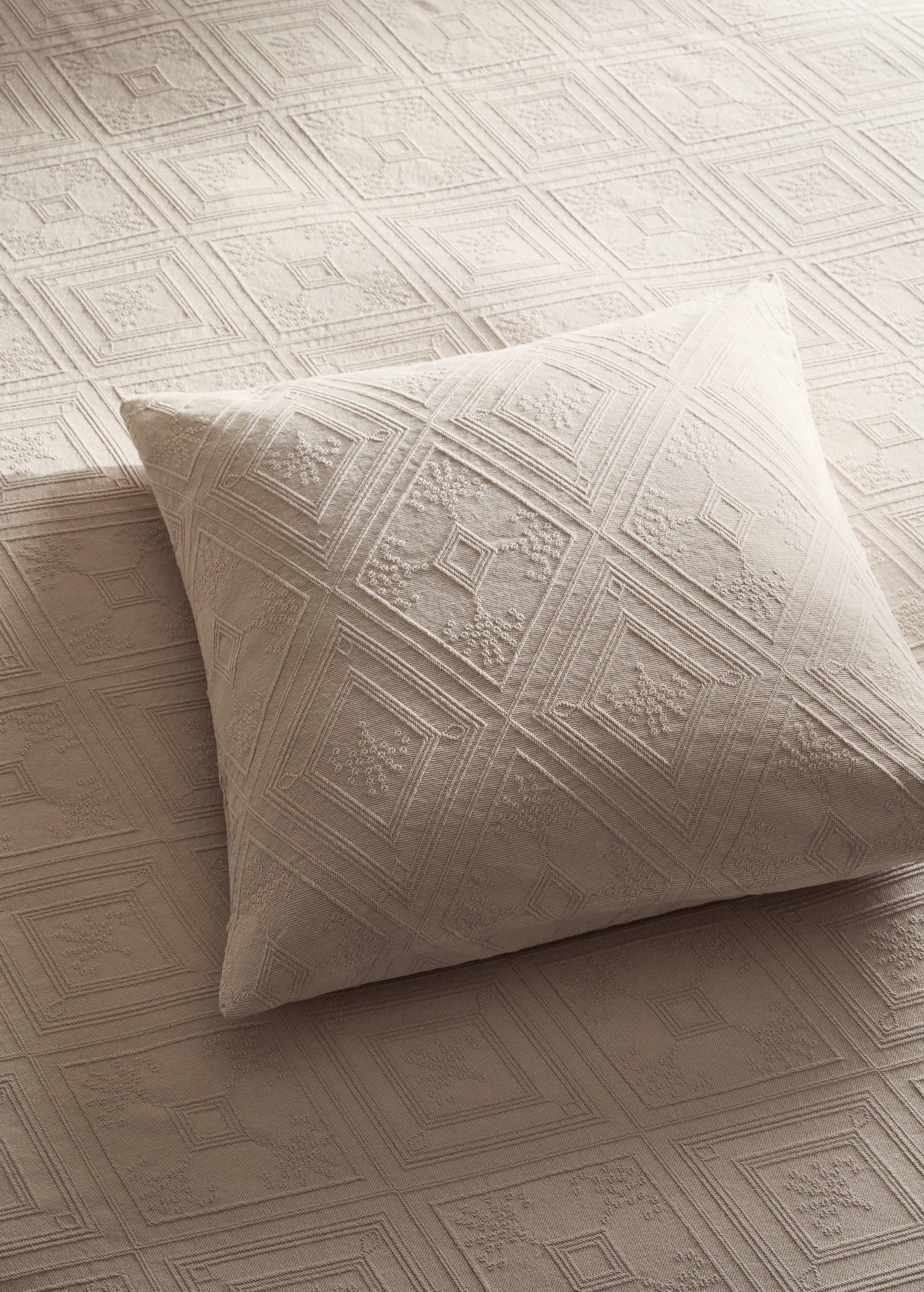 Cotton jacquard rhombus cushion cover 60x60 cm - General plane