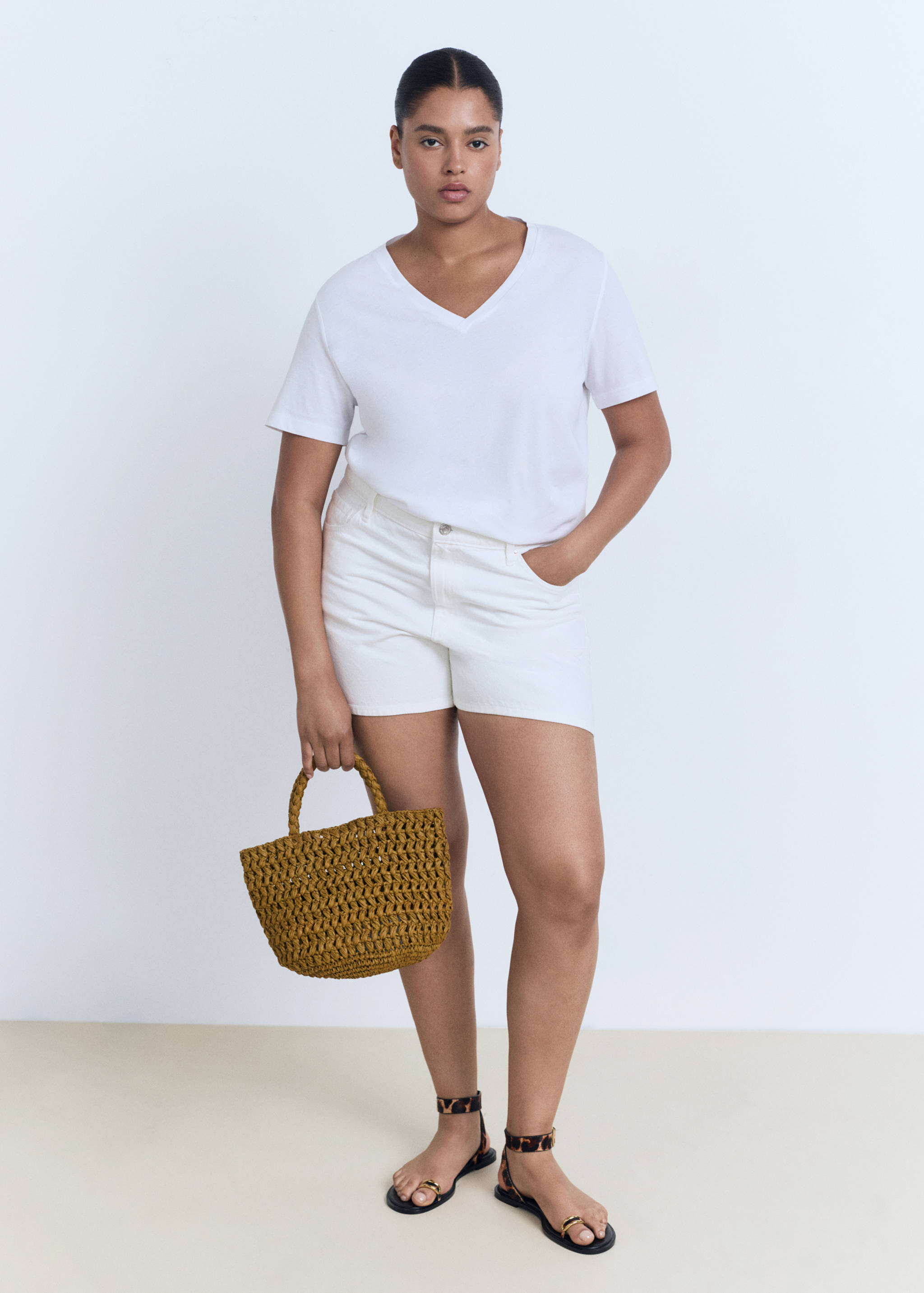 V-neck cotton T-shirt - Details of the article 3