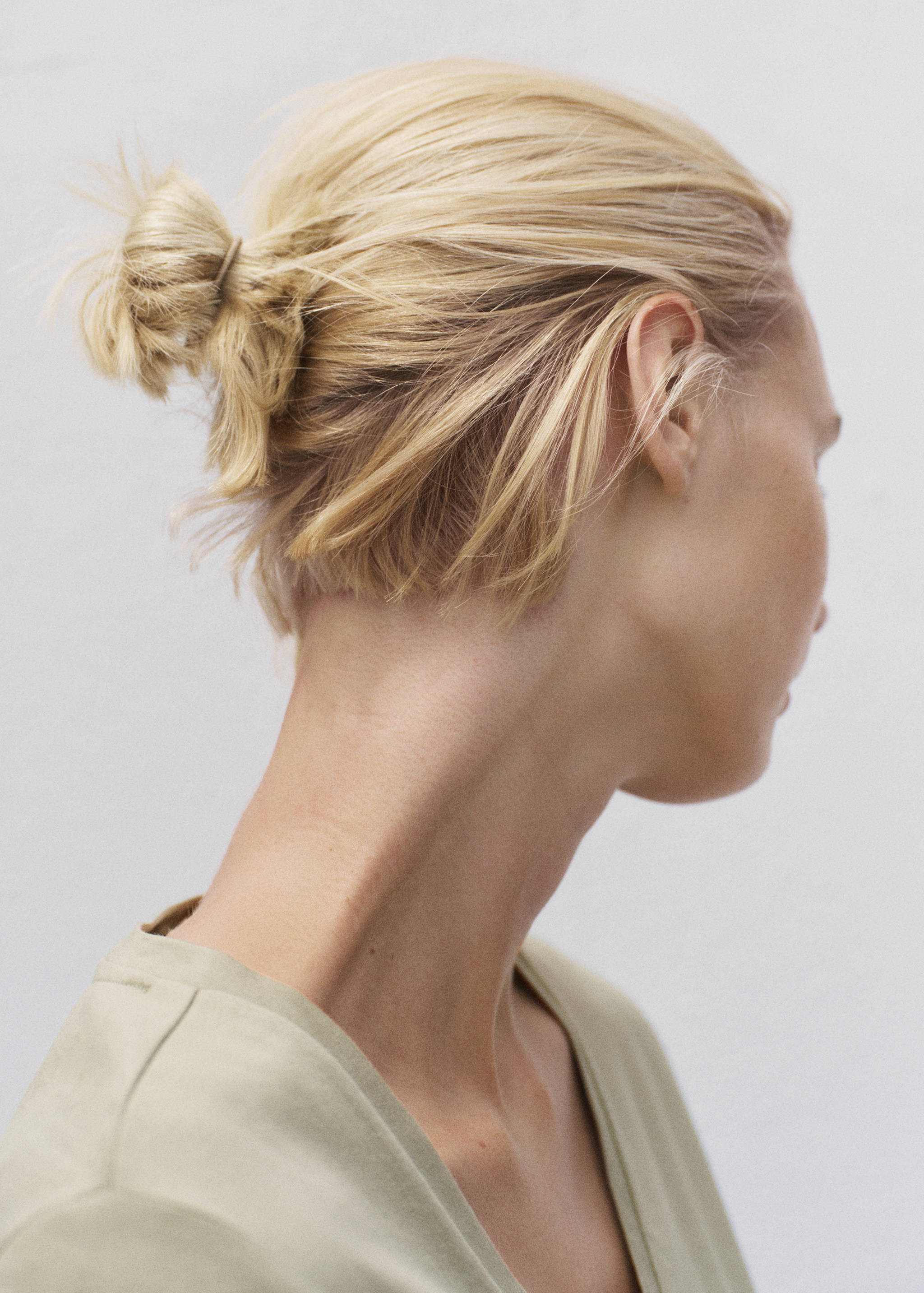 V-neck cotton T-shirt - Details of the article 1