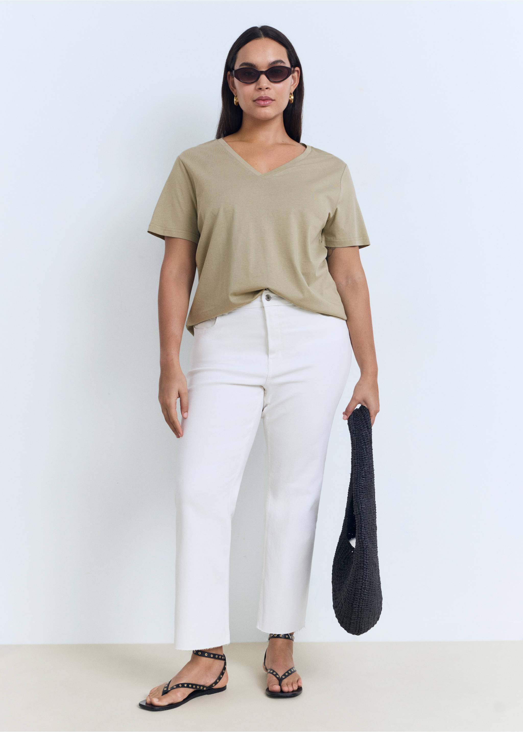 V-neck cotton T-shirt - Details of the article 3, Khaki. Ref: 17061516-00.