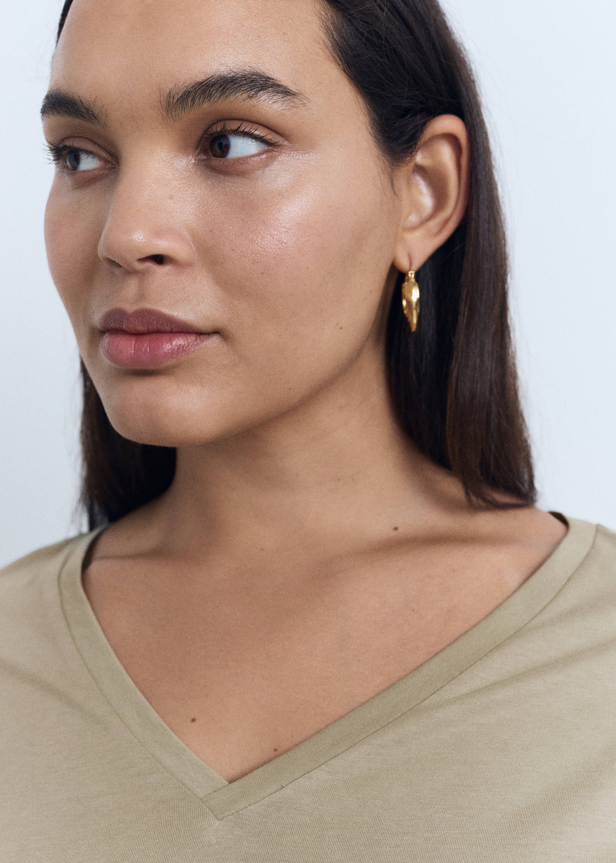 V-neck cotton T-shirt - Details of the article 4