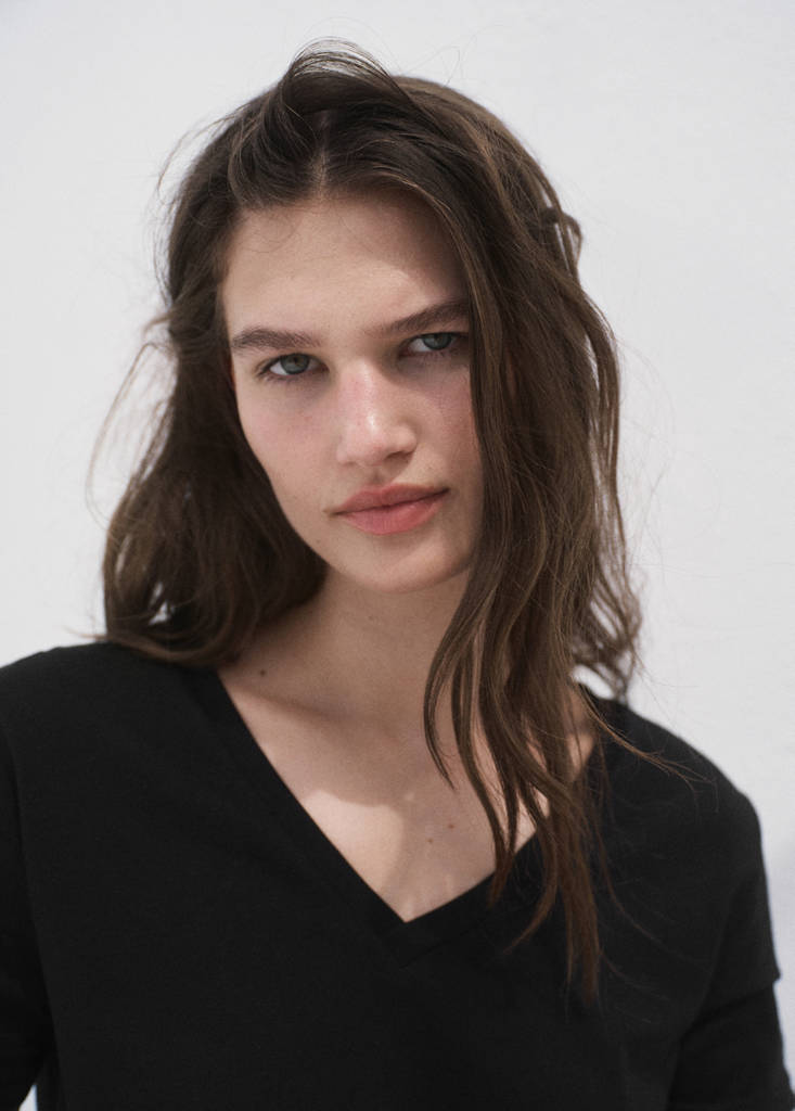 V-neck cotton T-shirt — Black