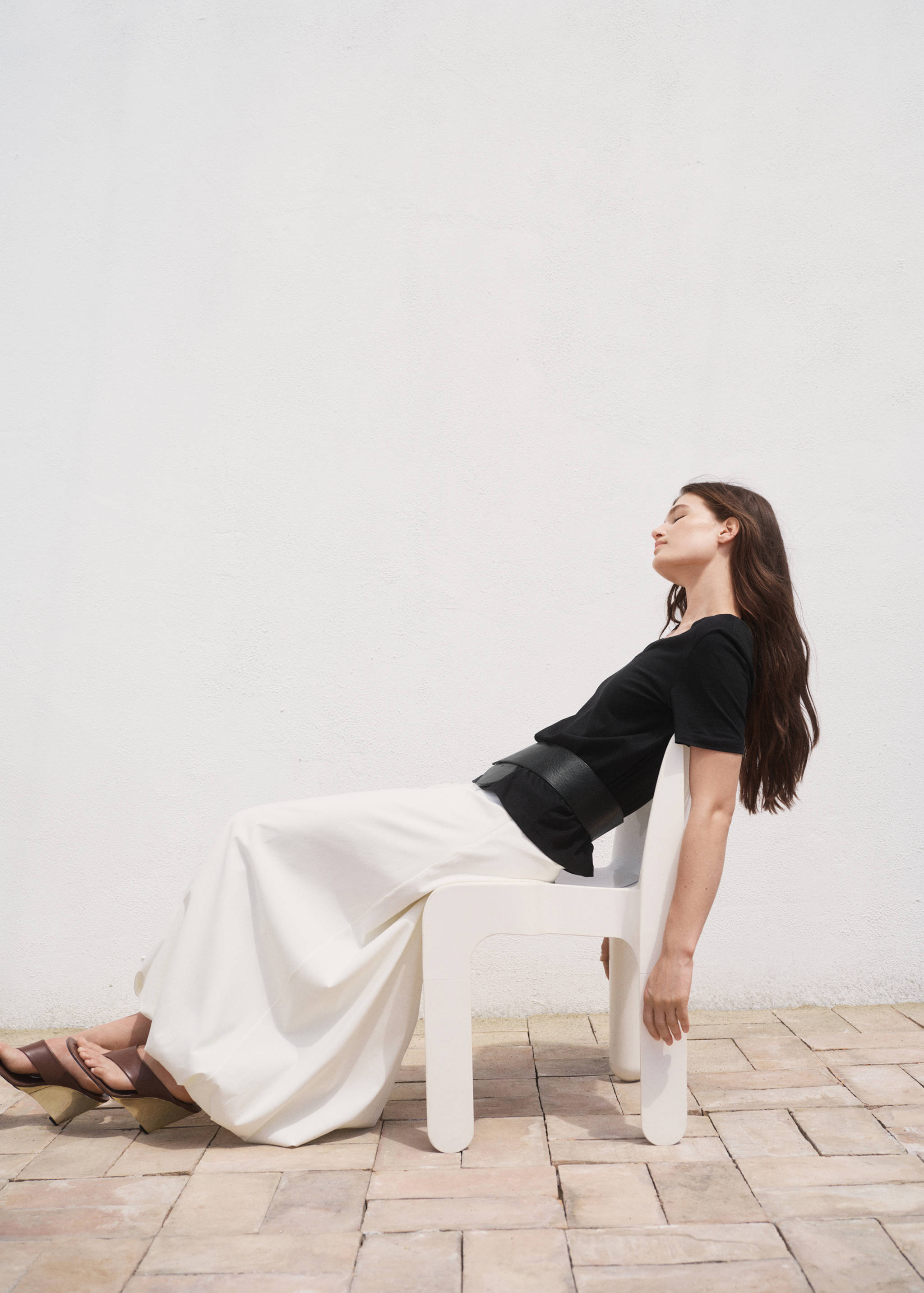 V-neck cotton T-shirt - Details of the article 2