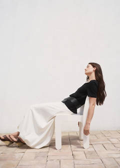 V-neck cotton T-shirt — Black 5