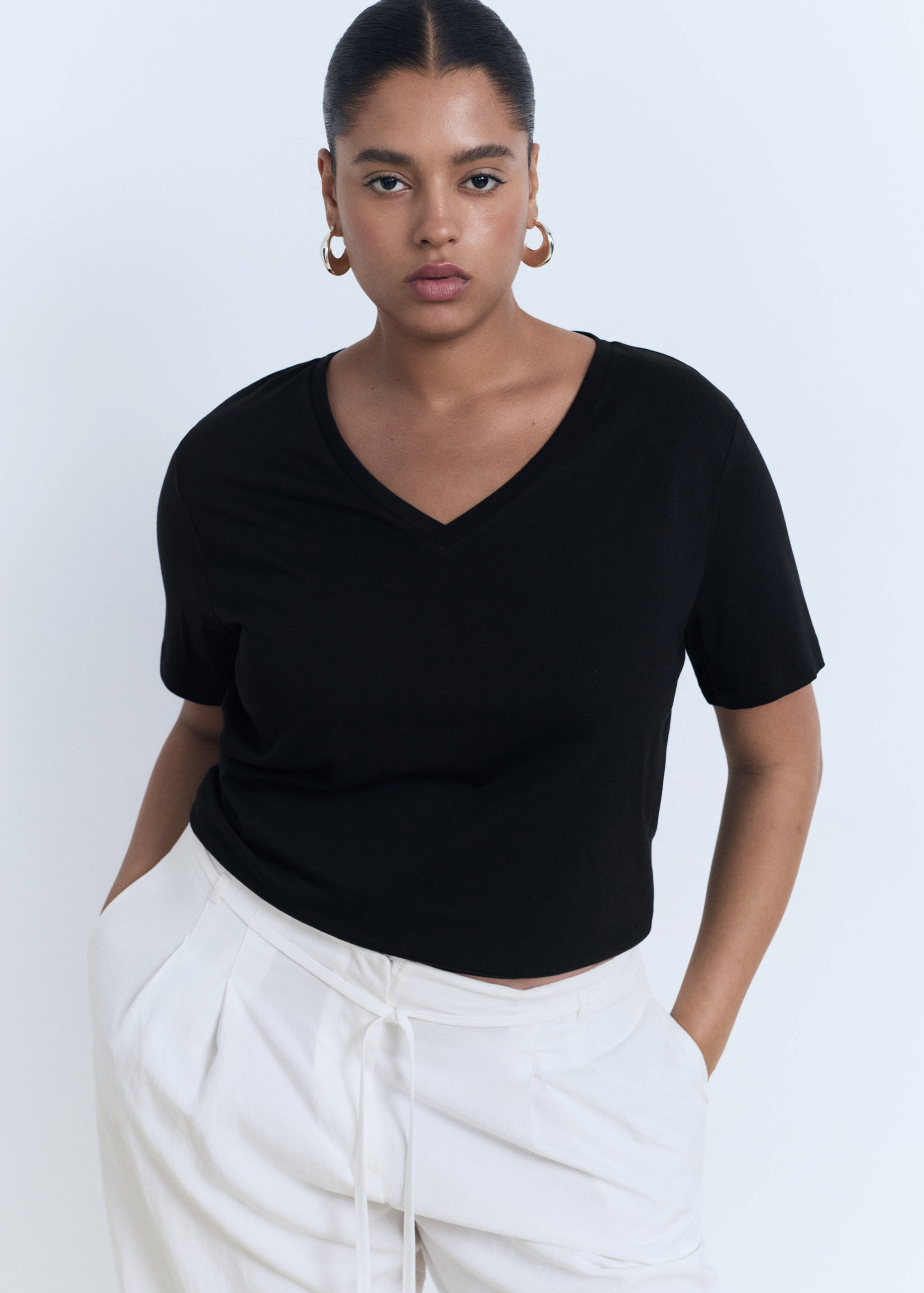 V-neck cotton T-shirt - Details of the article 5