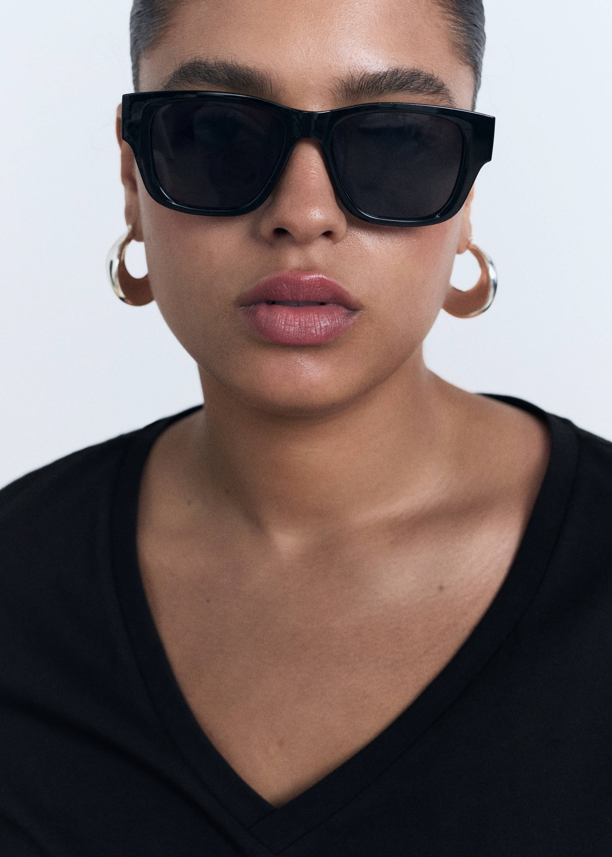 V-neck cotton T-shirt - Details of the article 4