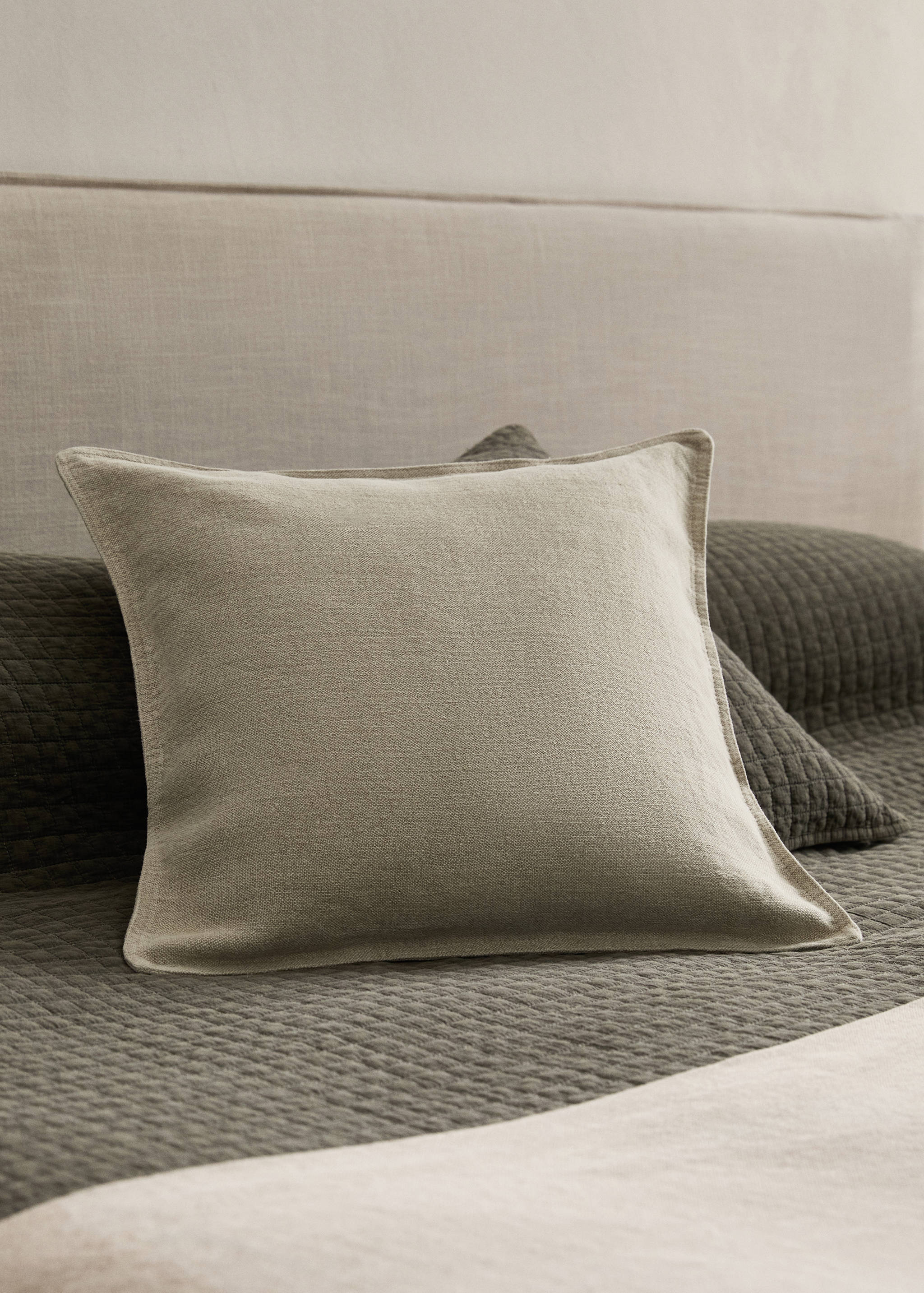 Linen garment-dyed cushion cover 45x45 cm - General plane