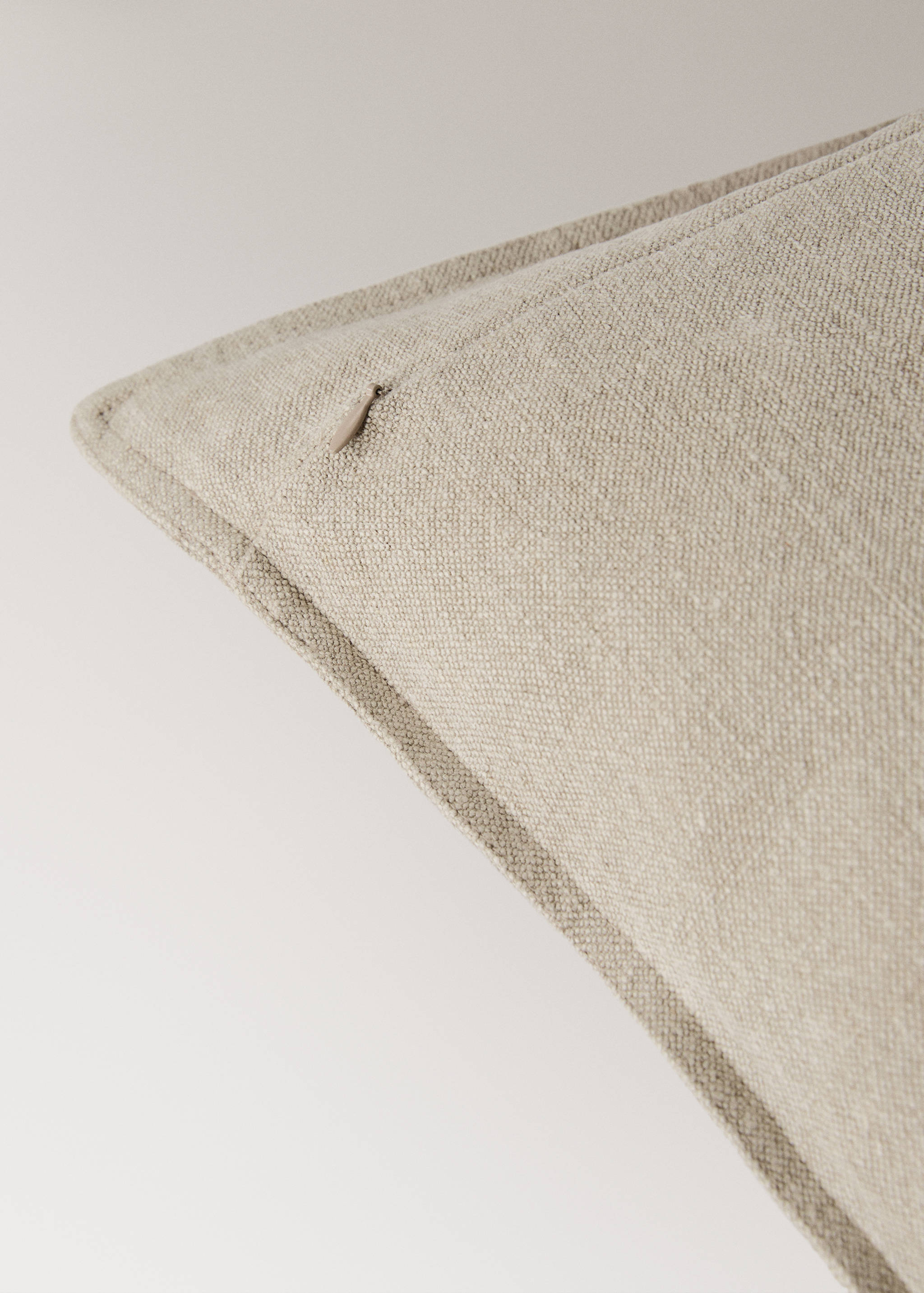 Linen garment-dyed cushion cover 45x45 cm - Details of the article 2
