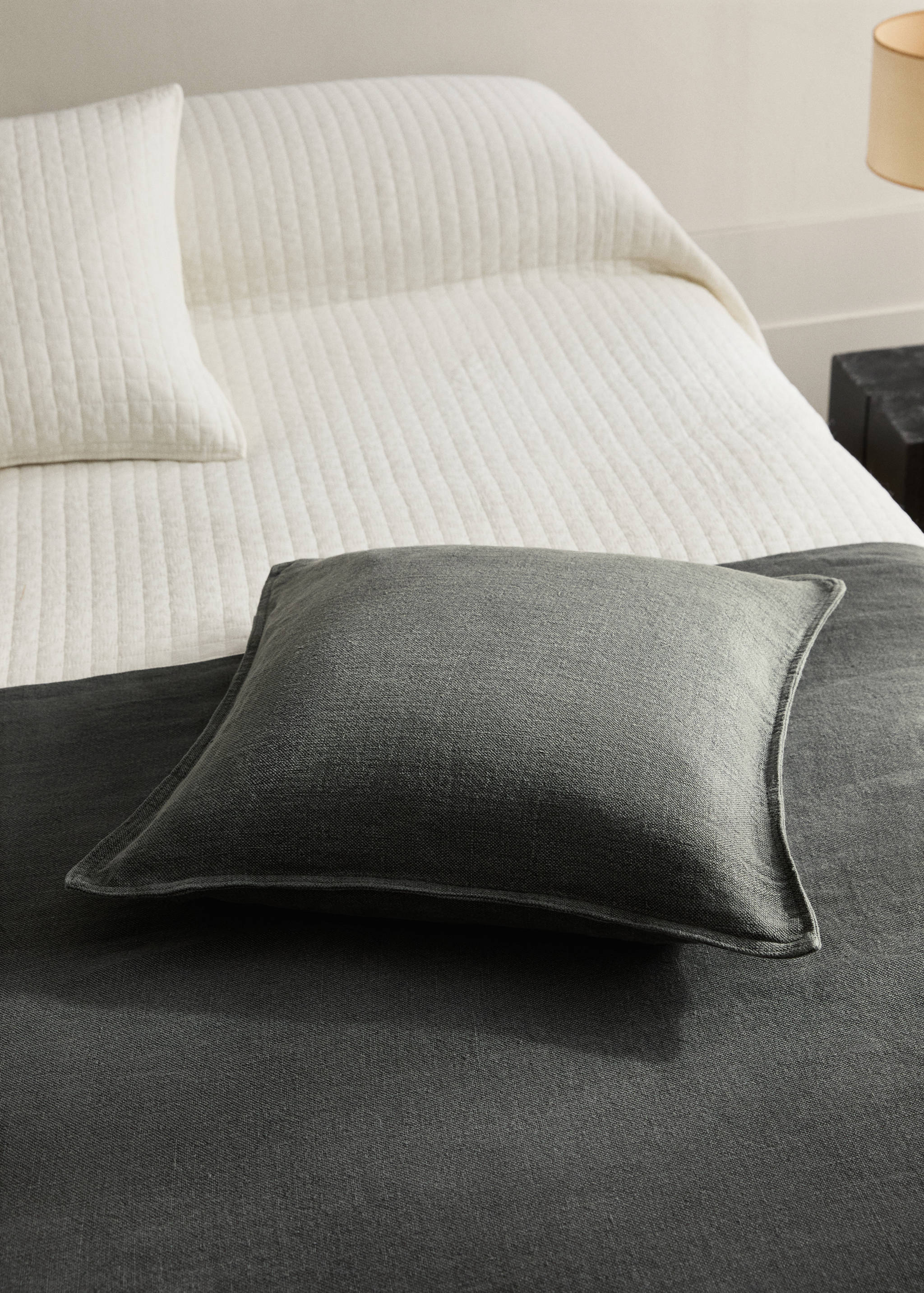 Linen garment-dyed cushion cover 45x45 cm - General plane