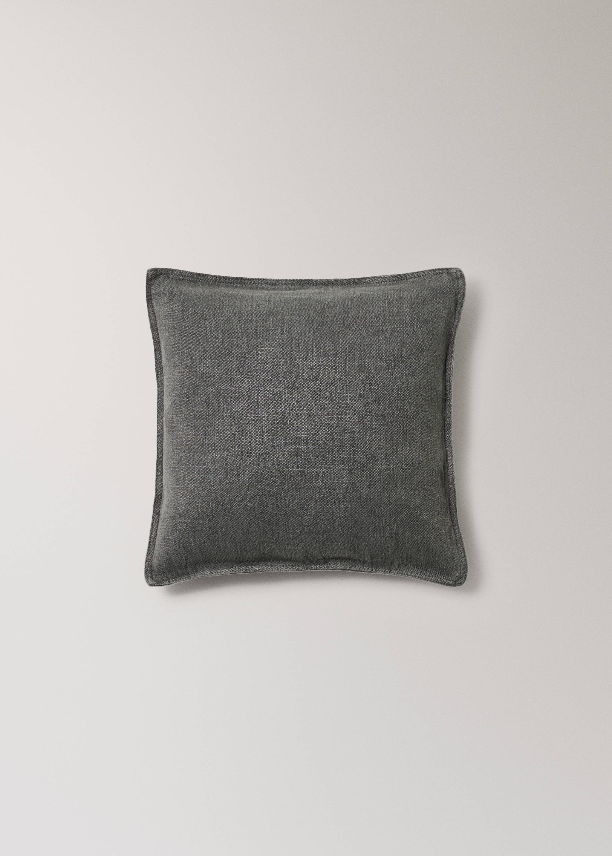 Linen garment-dyed cushion cover 45x45 cm - Article without model