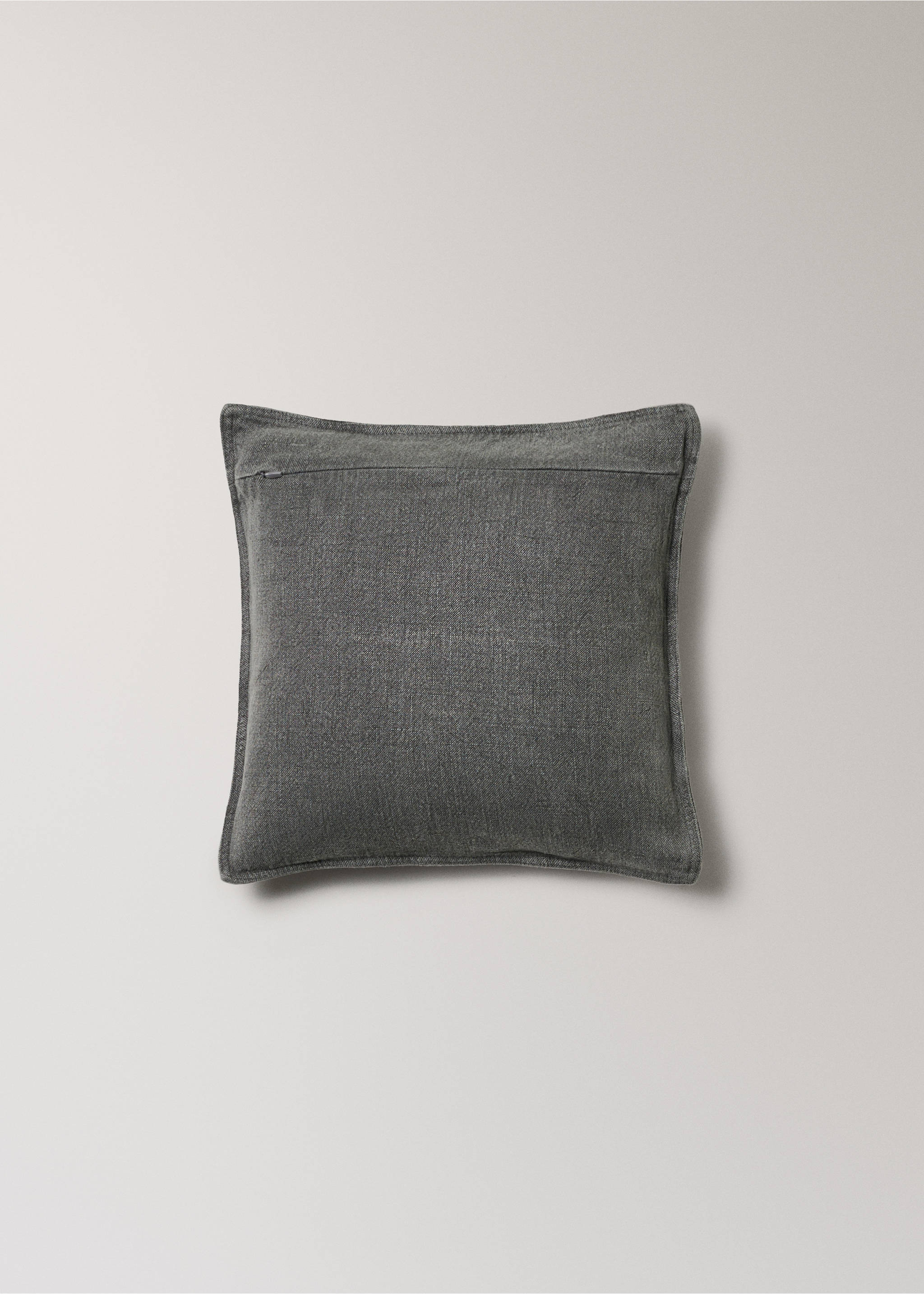 Linen garment-dyed cushion cover 45x45 cm - Details of the article 1, Medium Grey. Ref: 17061521-00.