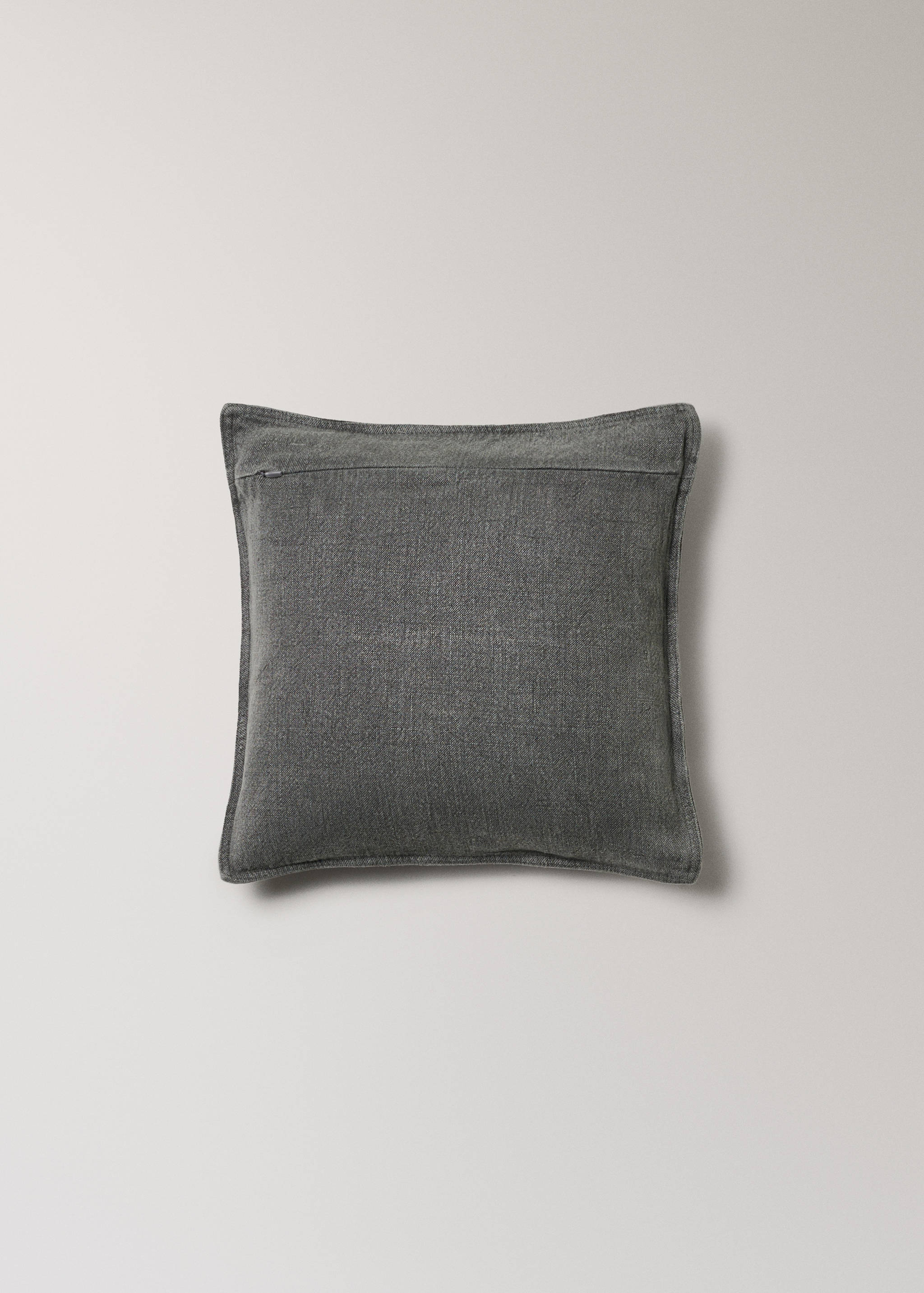 Linen garment-dyed cushion cover 45x45 cm - Details of the article 1