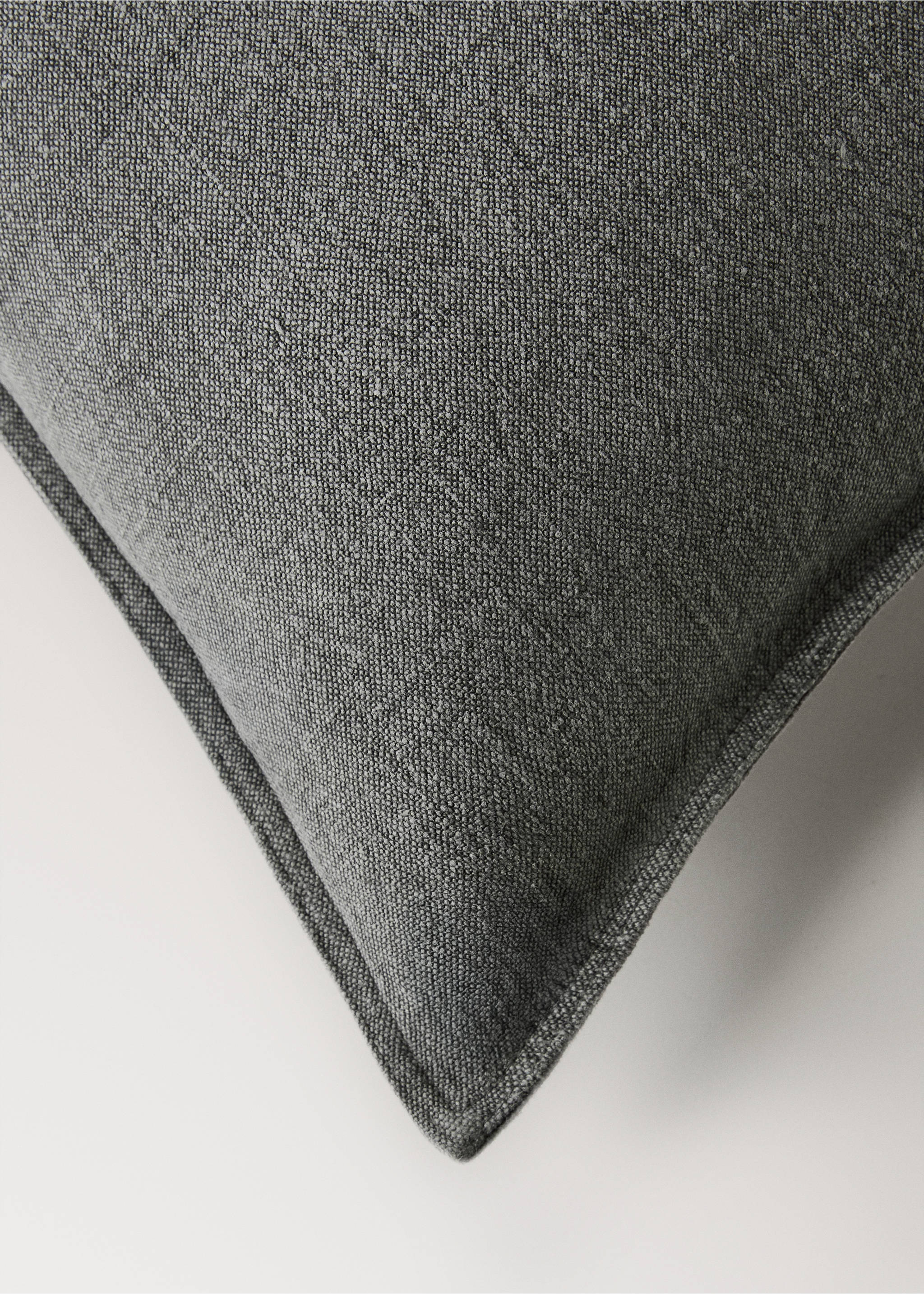 Linen garment-dyed cushion cover 45x45 cm - Details of the article 3, Medium Grey. Ref: 17061521-00.