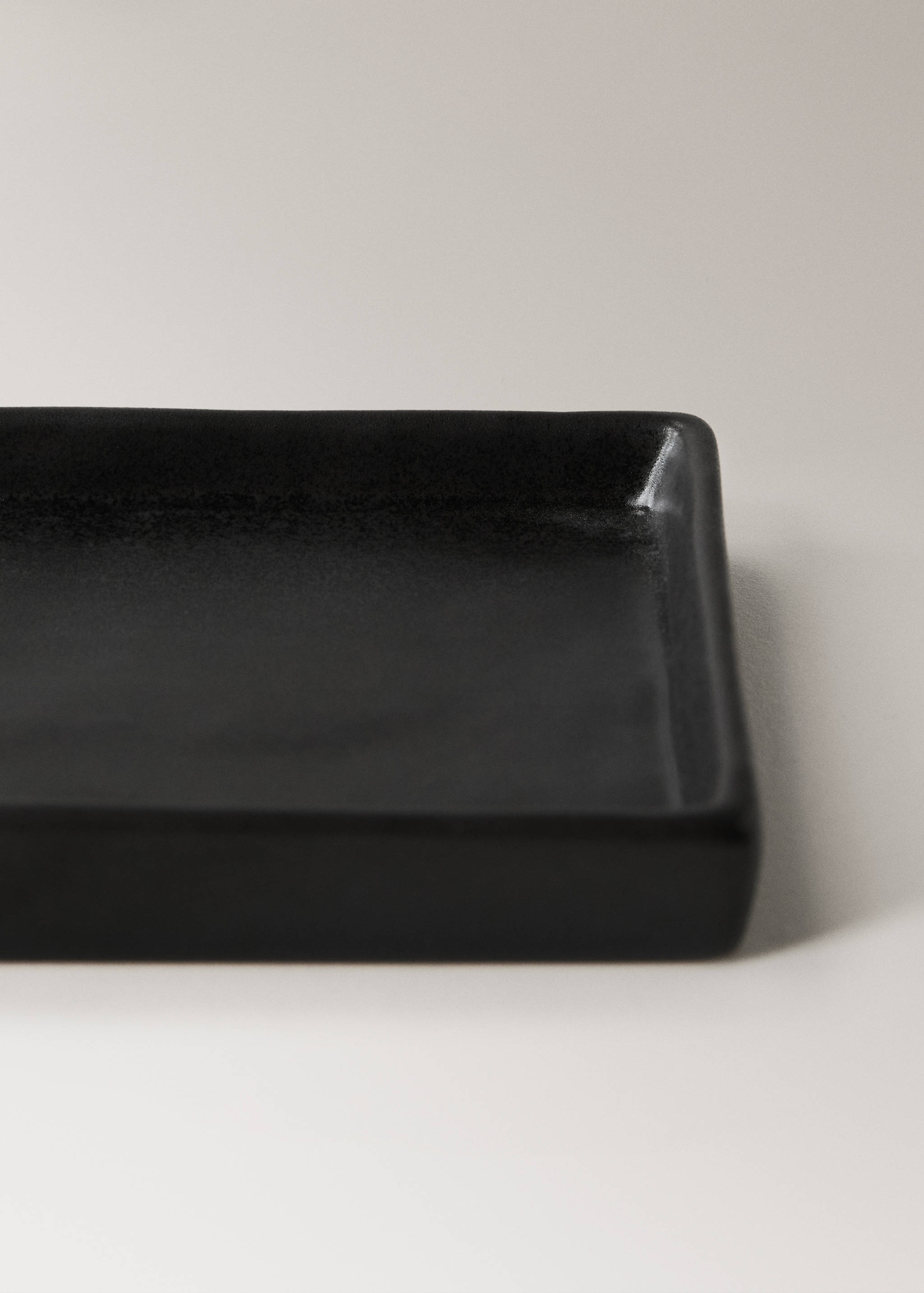 Matte-finish stoneware soap dish - Details of the article 2