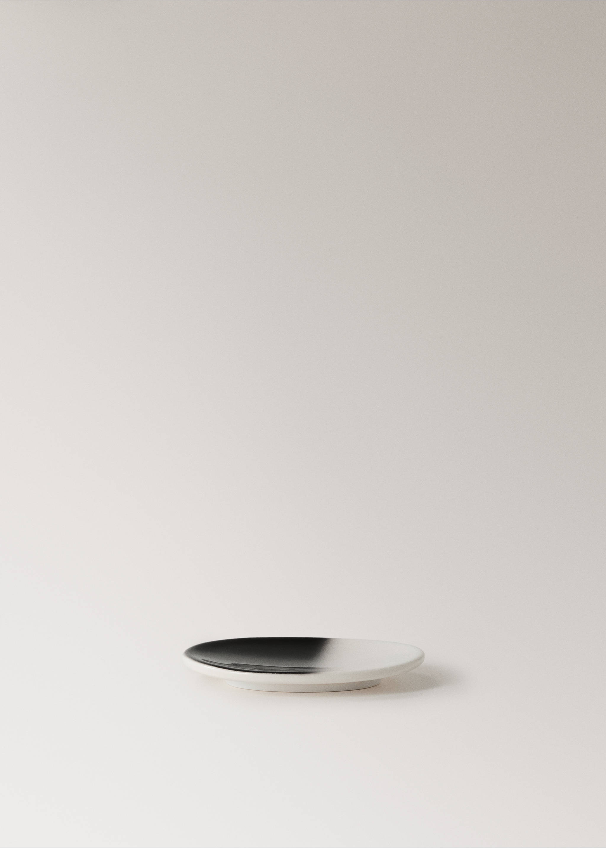 Earthenware soap dish with gradient effect - Article without model, Black. Ref: 17061527-00.