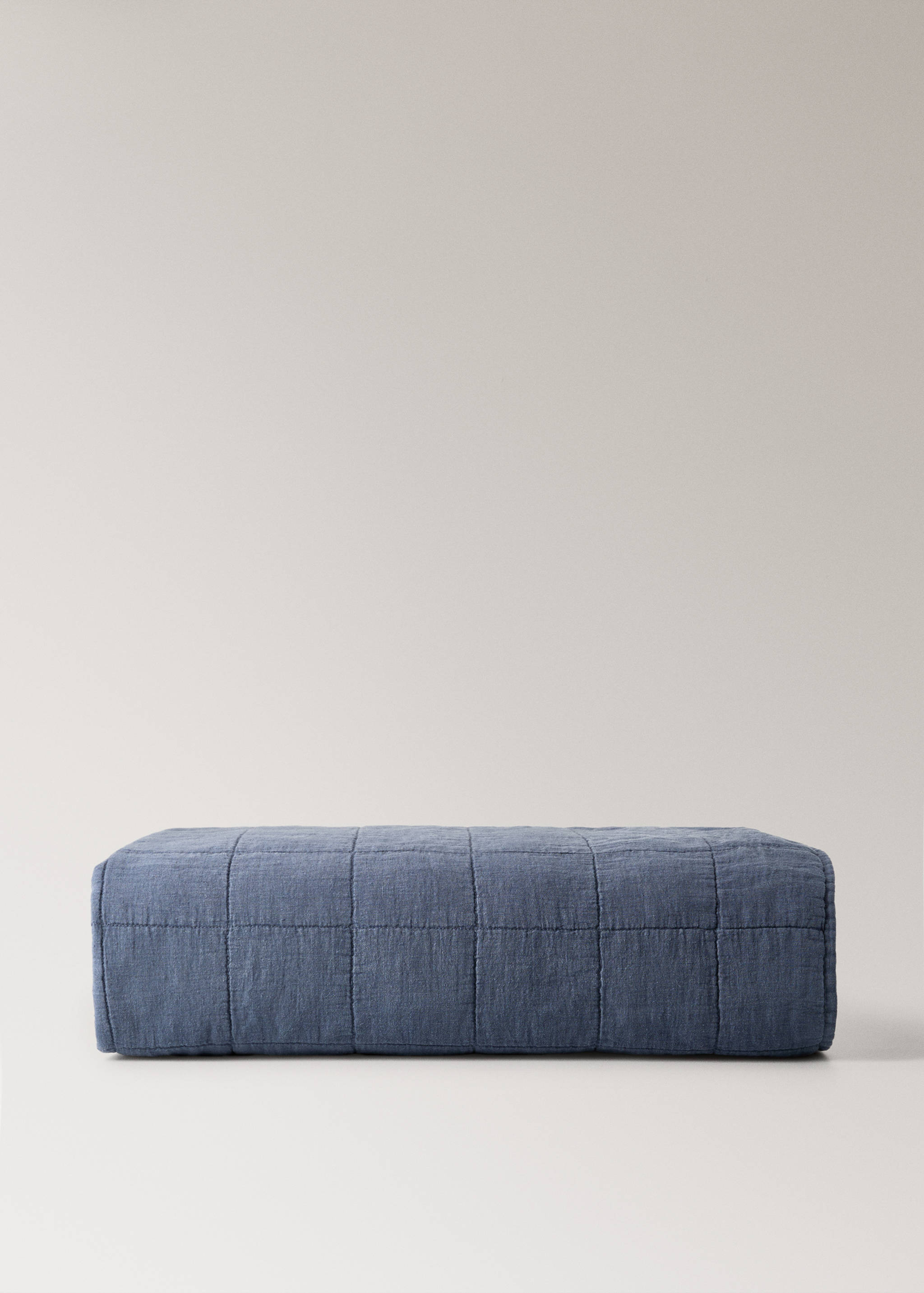 Garment-dyed linen check double-stitched bedspread for cot - Article without model