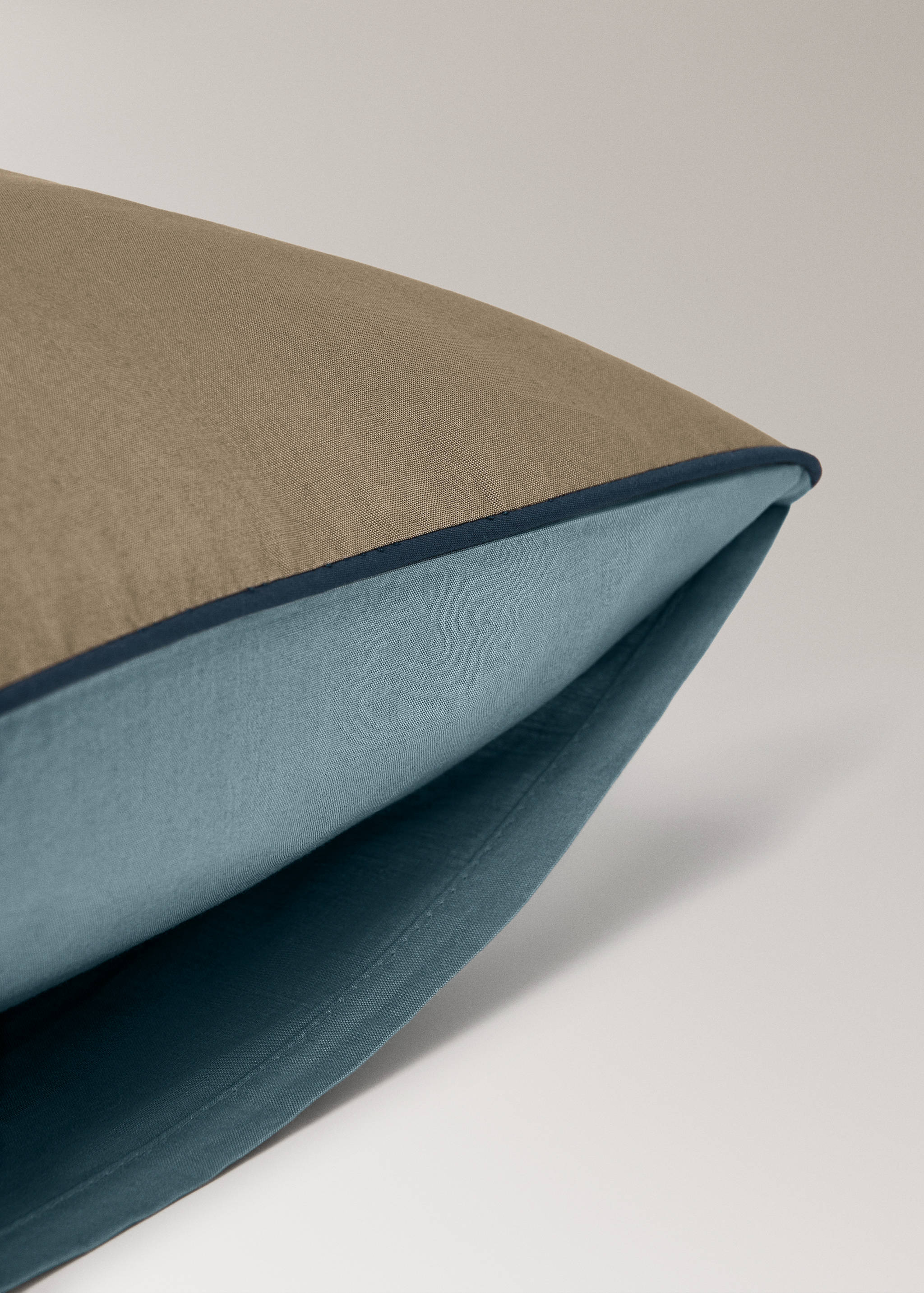 Reversible percale cotton pillowcase with contrasting piping 30x50 cm - Details of the article 2
