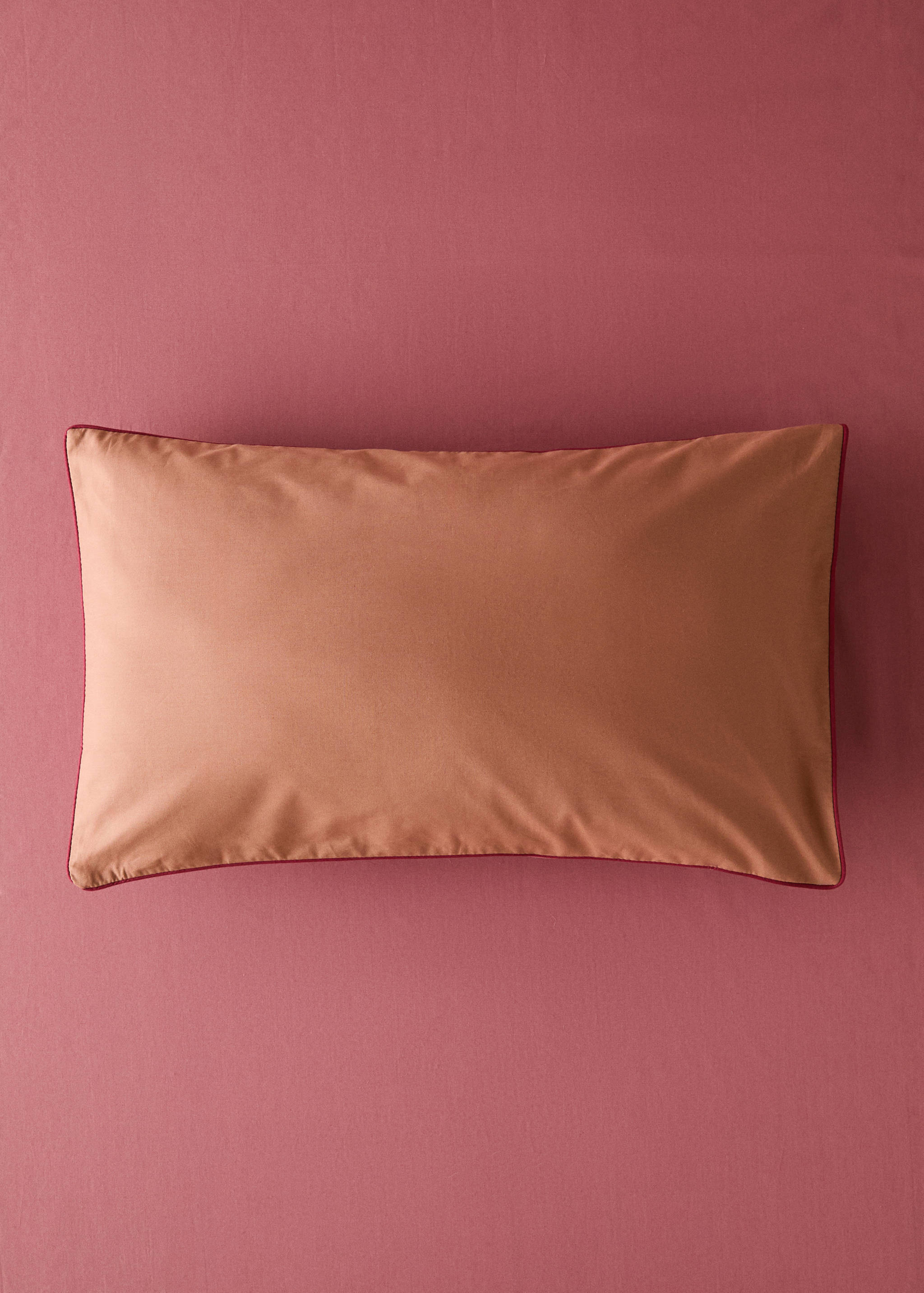 Reversible percale cotton pillowcase with contrasting piping 30x50 cm - General plane