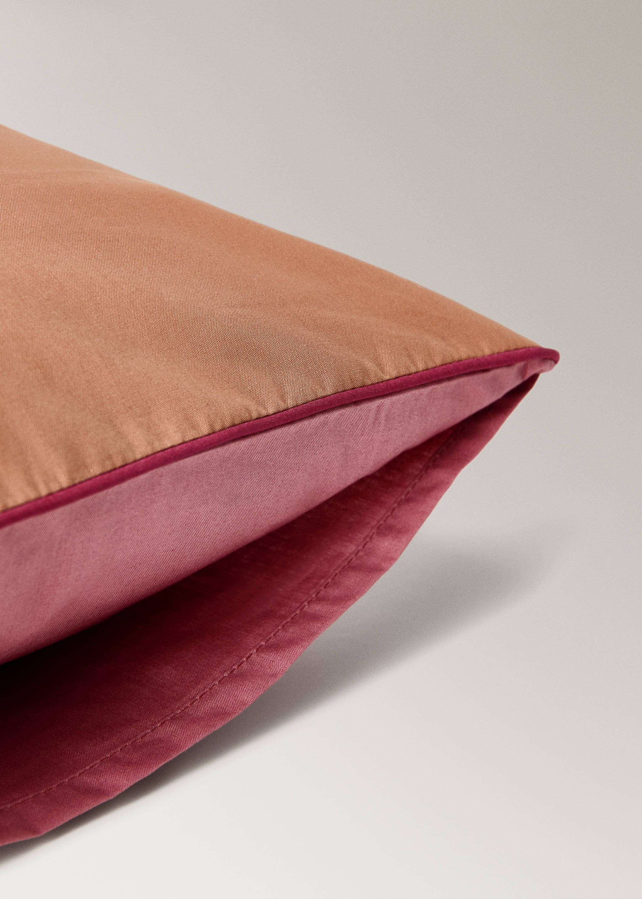 Reversible percale cotton pillowcase with contrasting piping 30x50 cm - Details of the article 2