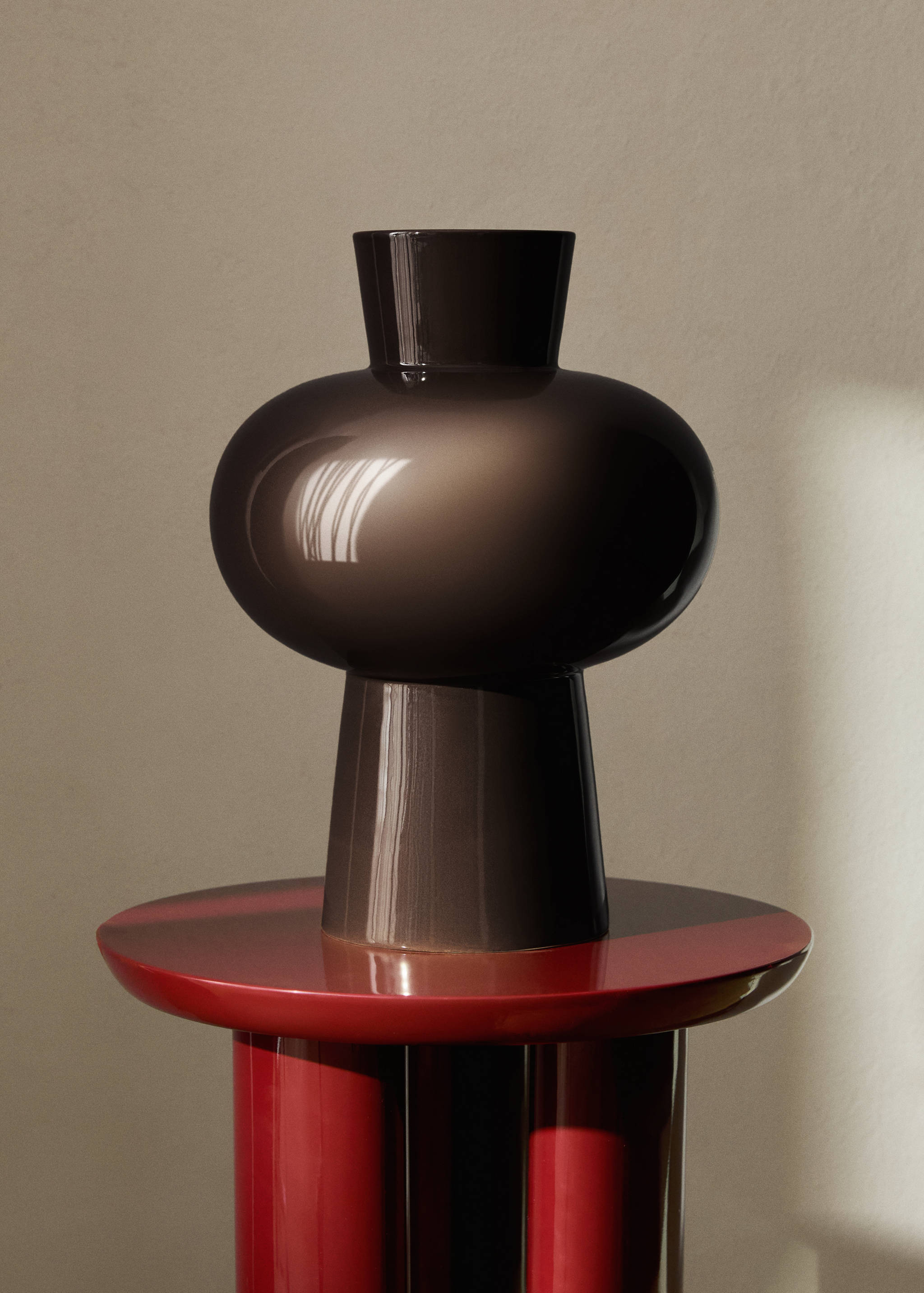Glazed stoneware vase - General plane