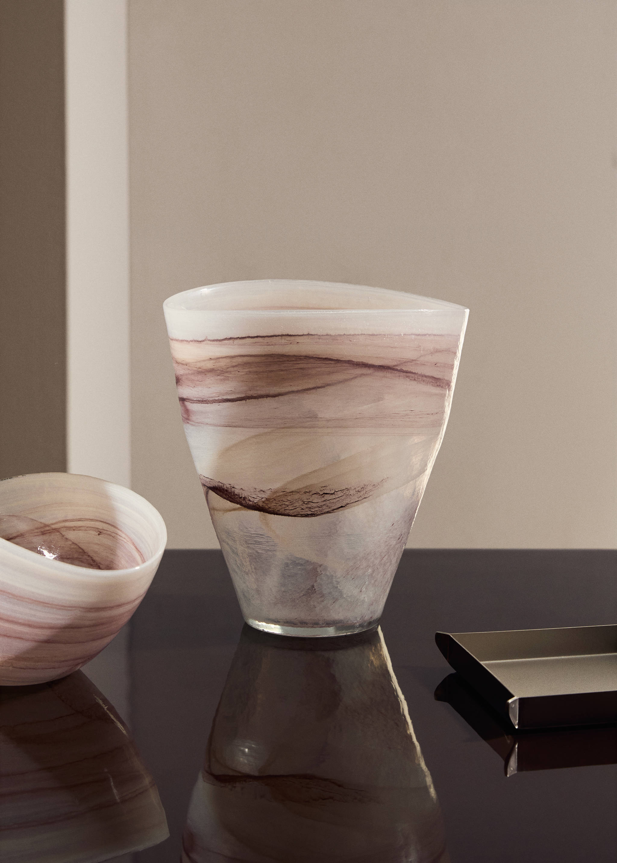 Alabaster-effect glass vase - General plane