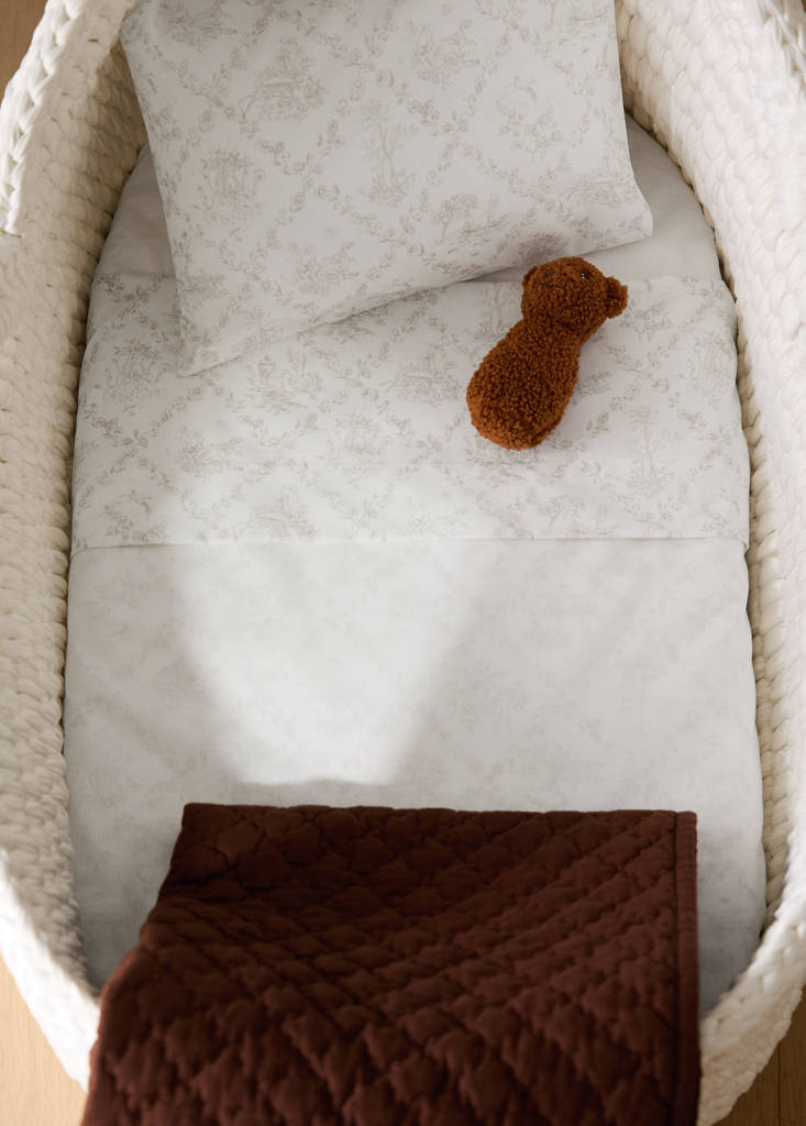 MANGO HOME - Ensemble drap plat et taie d'oreiller mini berceau toile de Jouy marron moyen - 75x100cm