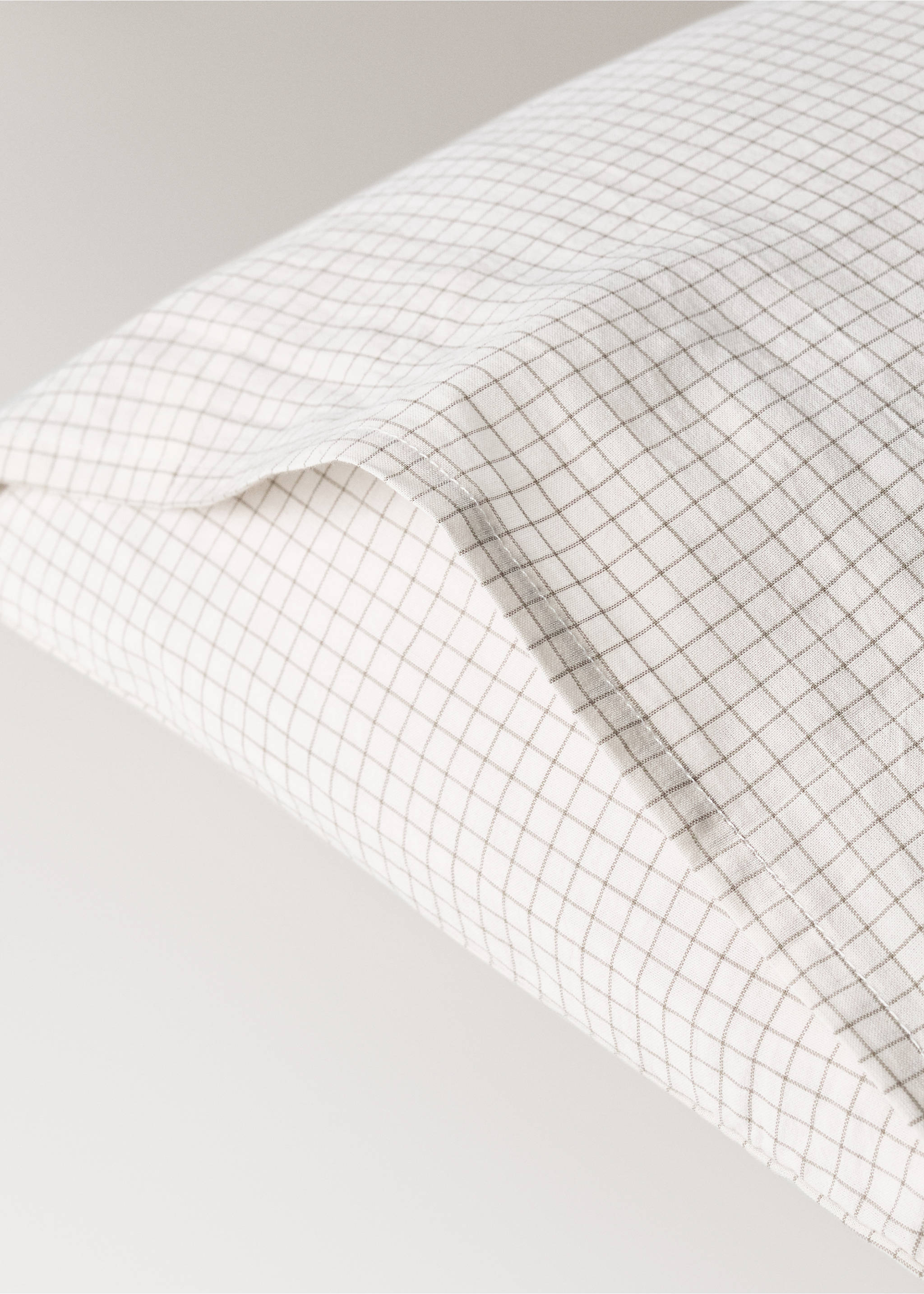 Percale cotton gingham check pillowcase for cot - Details of the article 2, Ecru. Ref: 17061566-00.