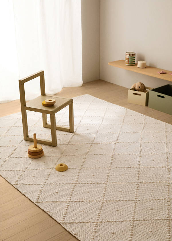 Alfombra infantil algodón rombos pompón — Blanco roto