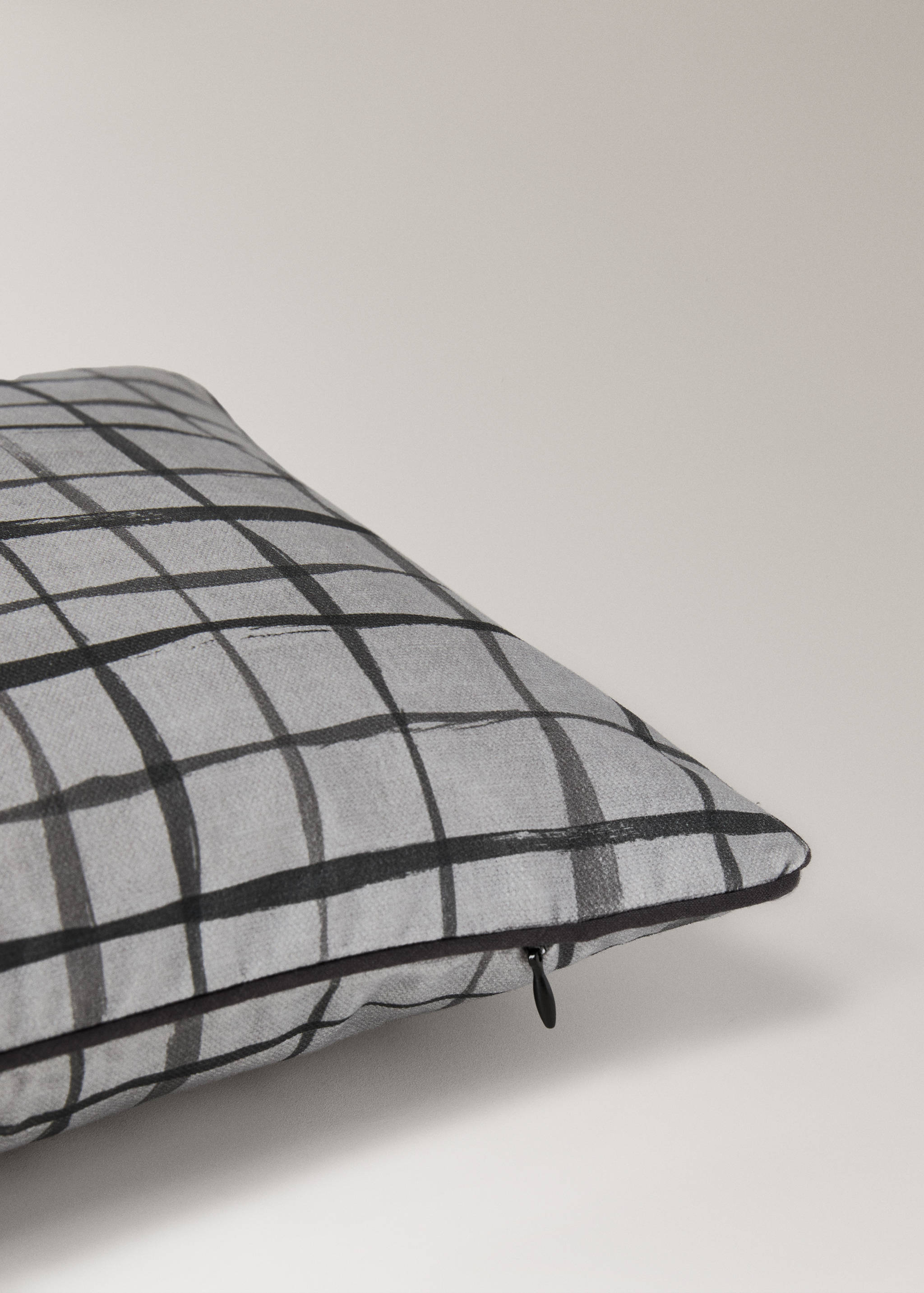 Kissenbezug mit Checks-Muster - Detail des Artikels 1
