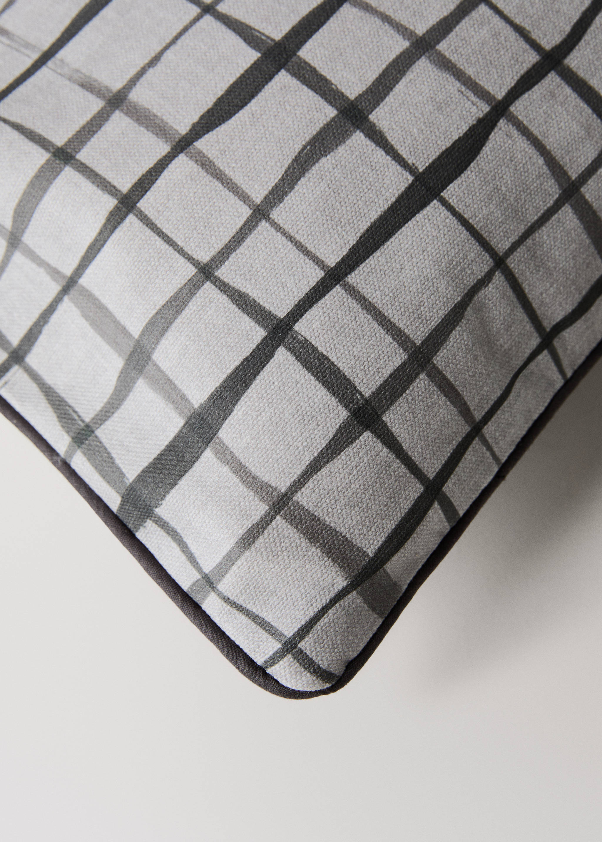 Kissenbezug mit Checks-Muster - Detail des Artikels 2