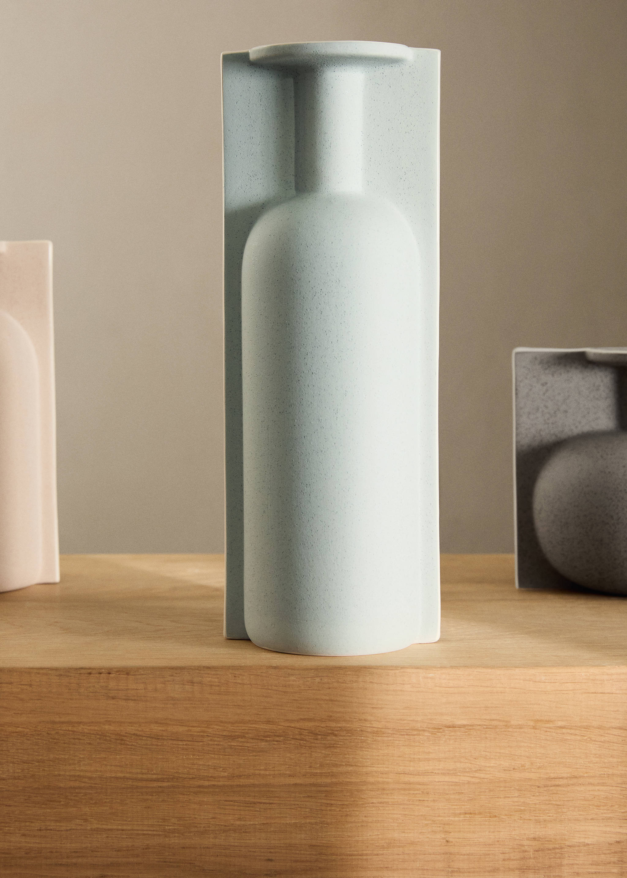 Vază mare tip sticlă din ceramică - Plan general