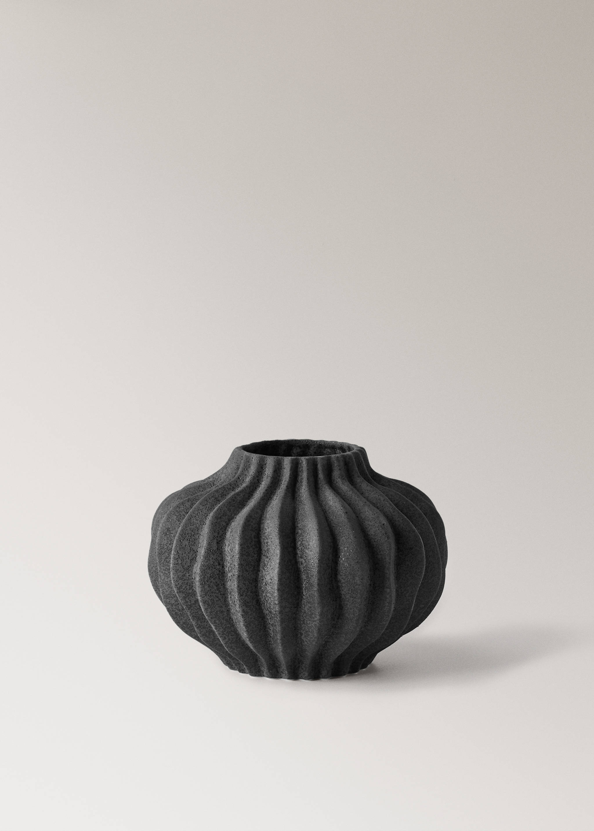 Small organic earthenware vase - Article without model