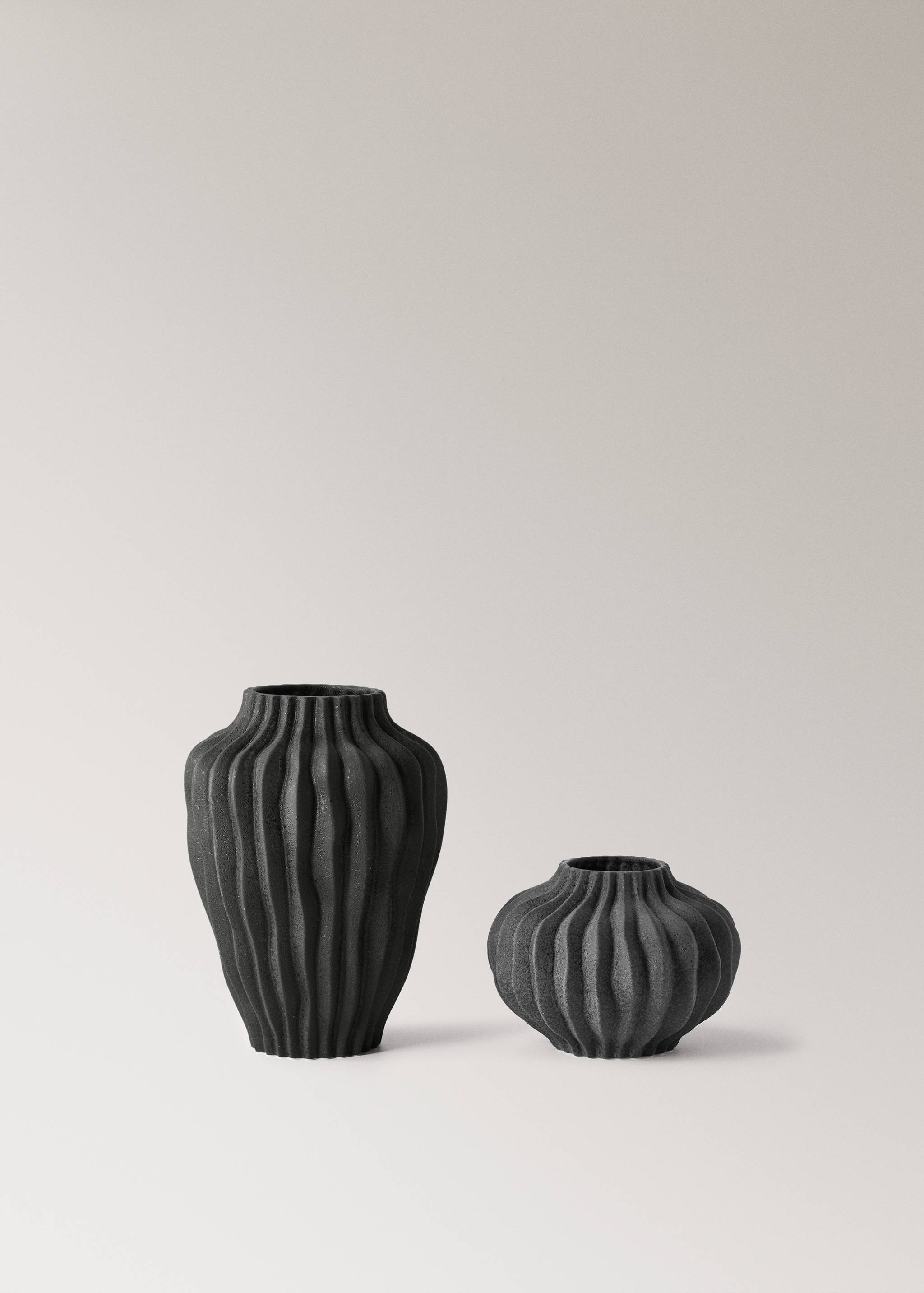 Small organic earthenware vase - Details of the article 4