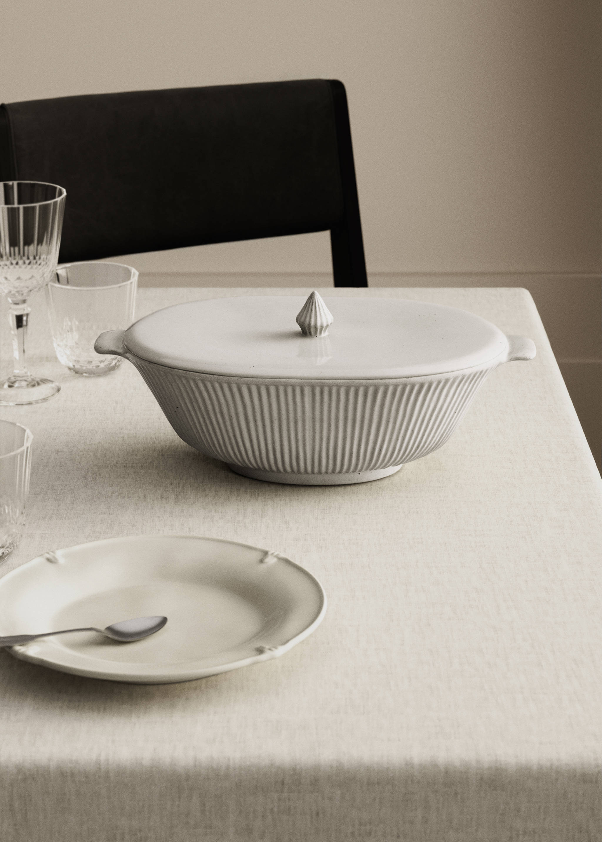 Steingutdeckel - Allgemeine Ansicht