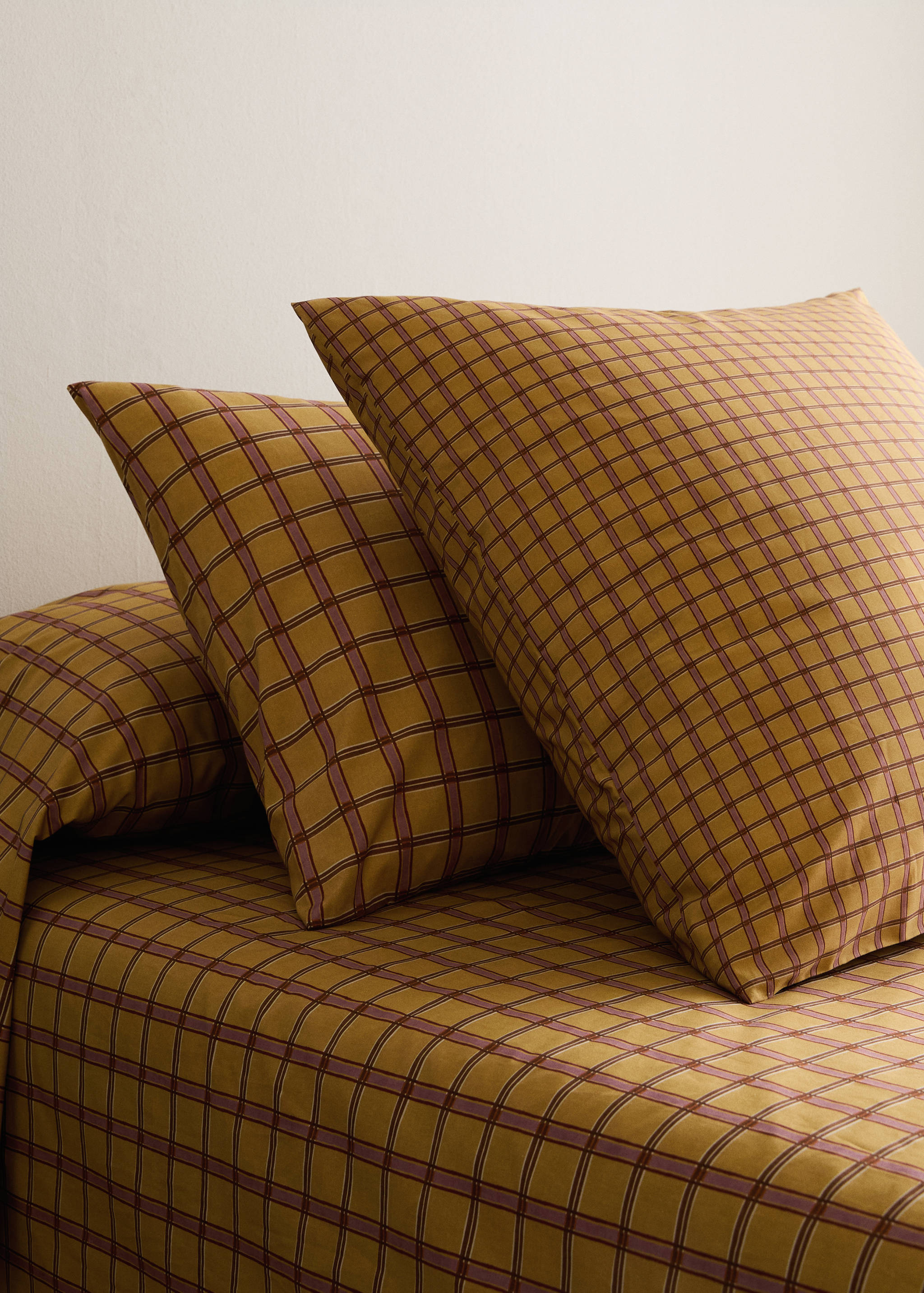 Perkálpamut párnahuzat kockás mintával, 45x110 cm - Általános sík