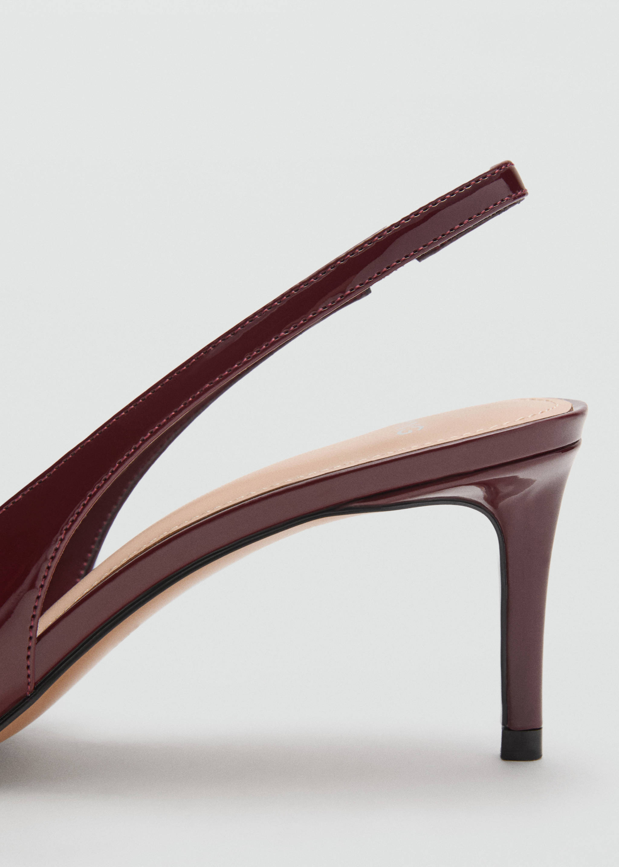 Patent heeled shoes - Details of the article 1