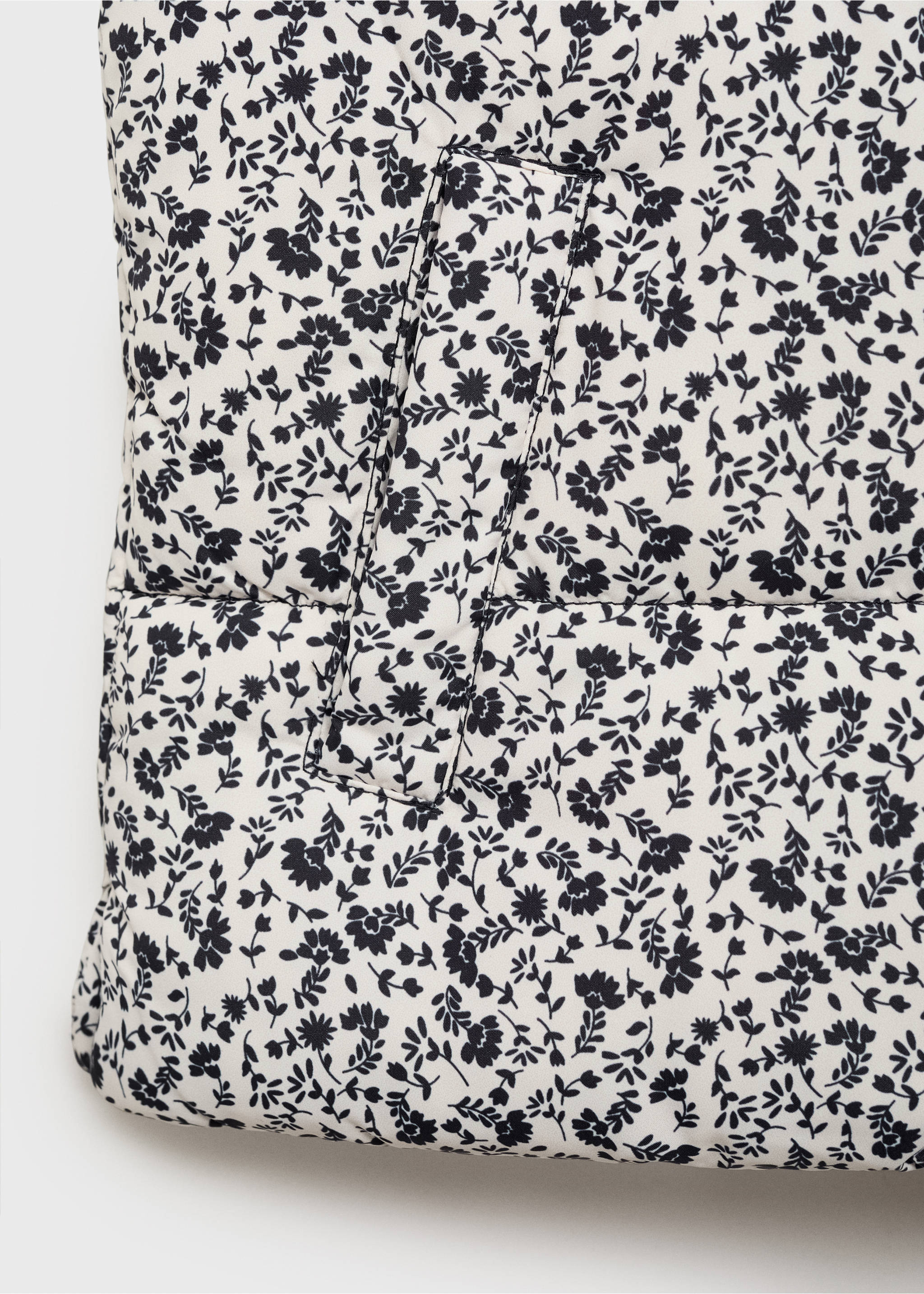 Floral quilted gilet - Details of the article 8, Navy. Ref: 17062893-00.