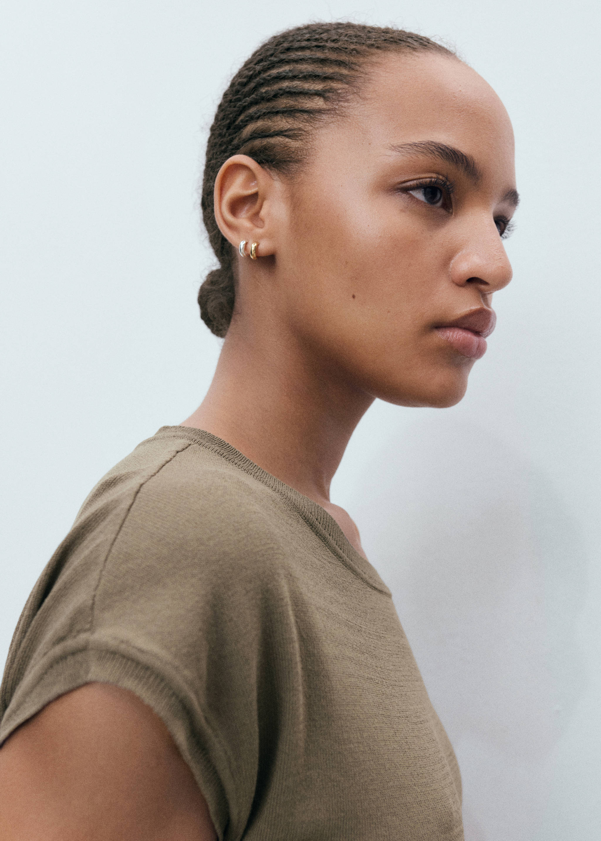 Fina pletena majica s metalnim detaljem - Prikaz srednjeg dijela