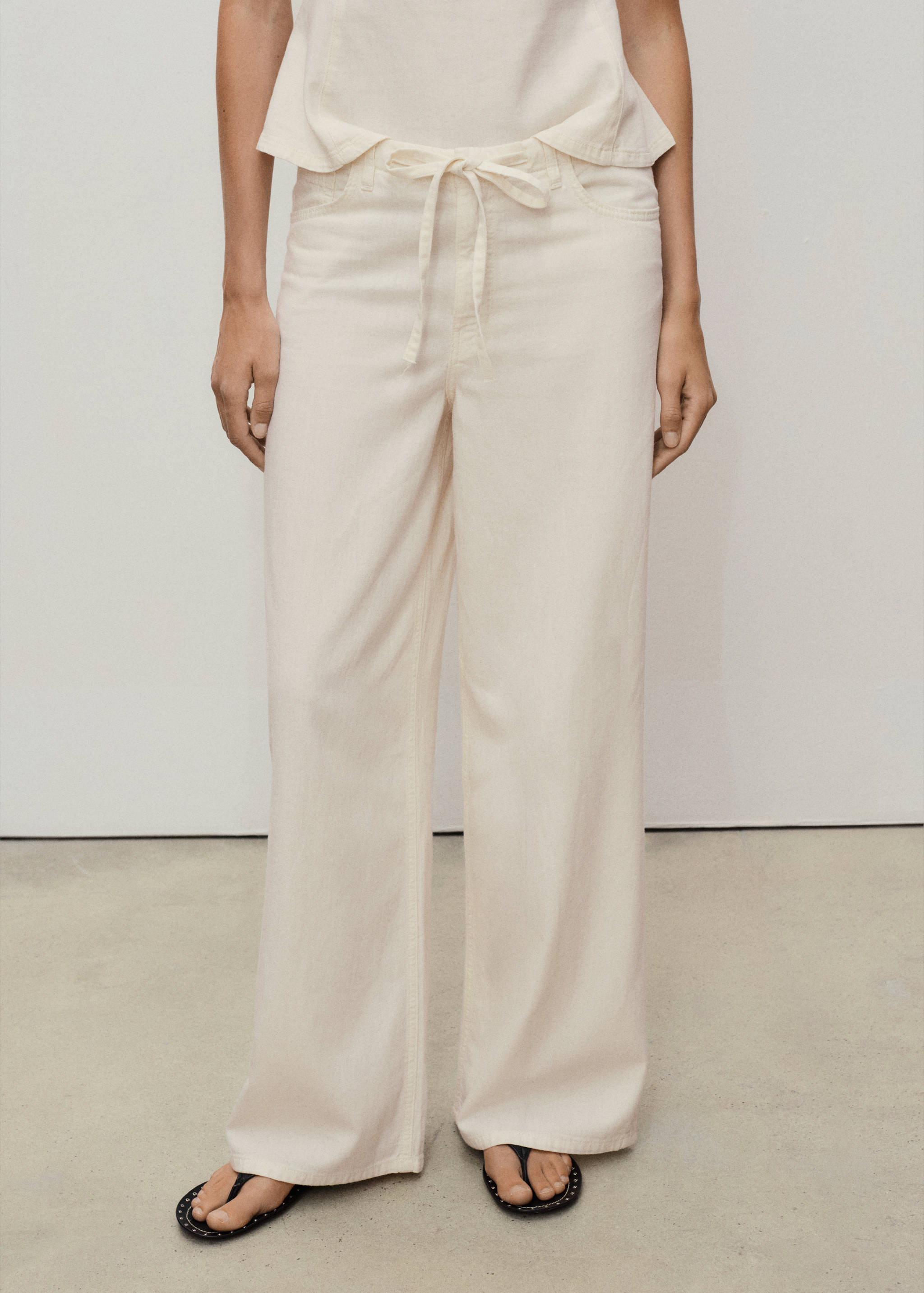 Pantalón denim wide leg cinturón - Plano medio