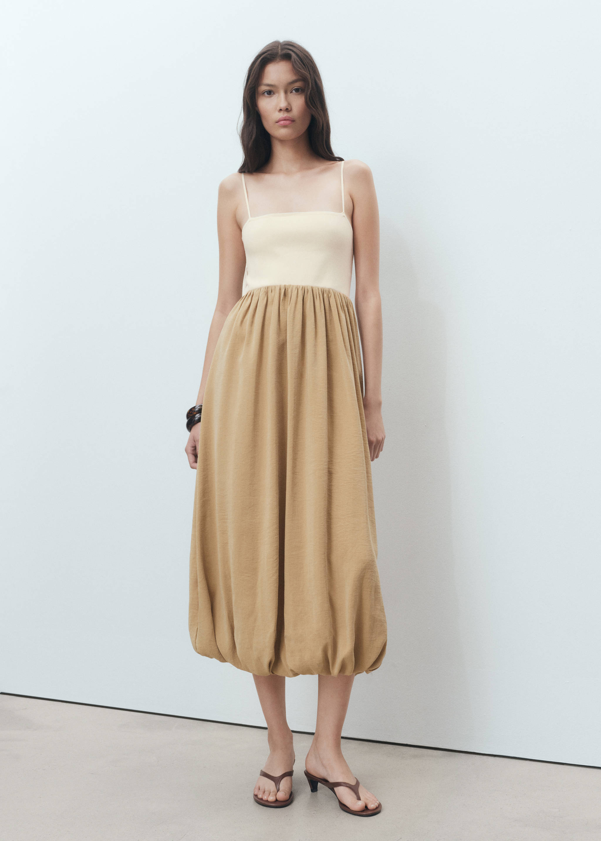 Kombinované úpletové šaty s balónovým střihem - Celkový náhled