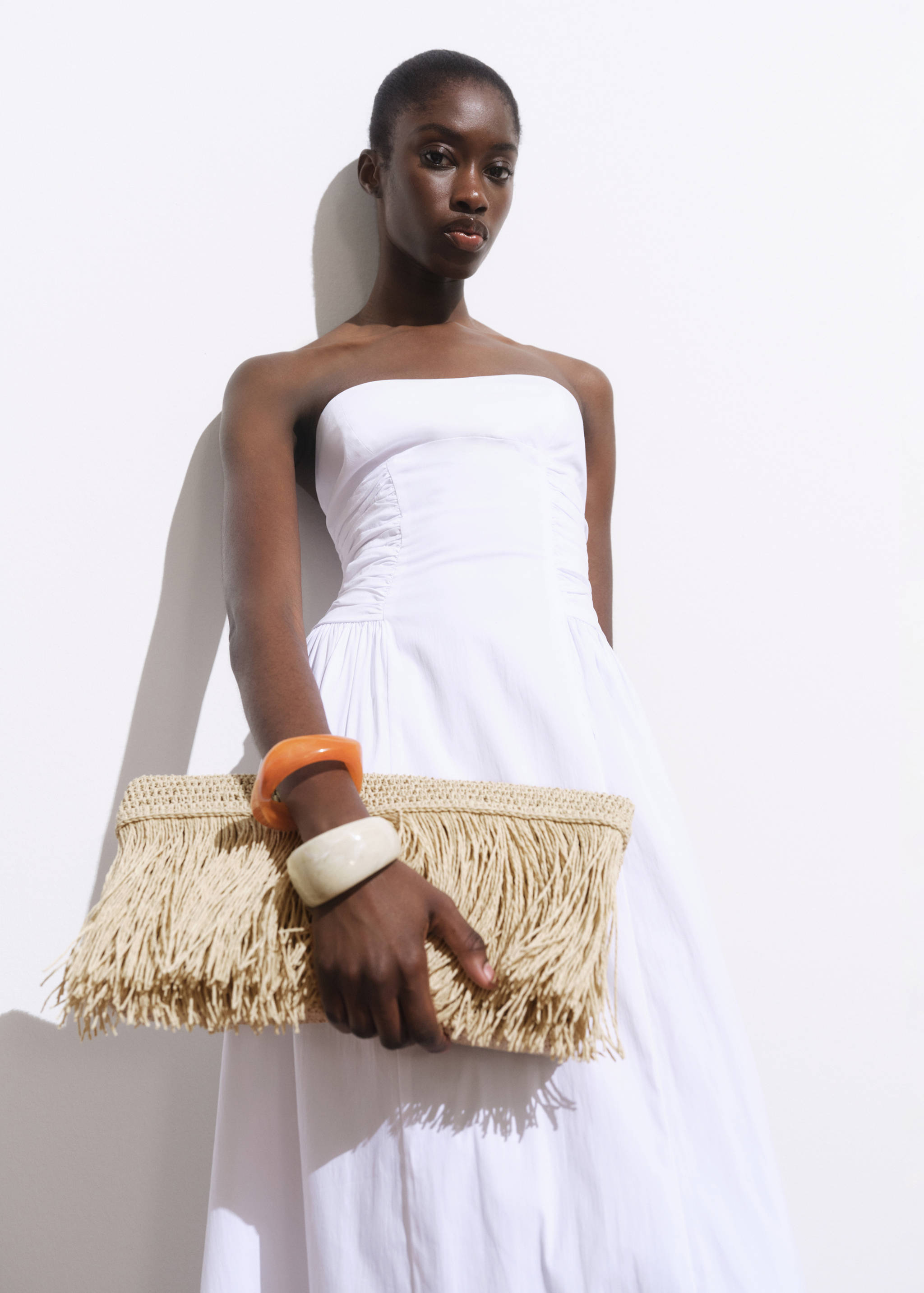 Carteira de mão de fibra natural com franjas - Plano geral