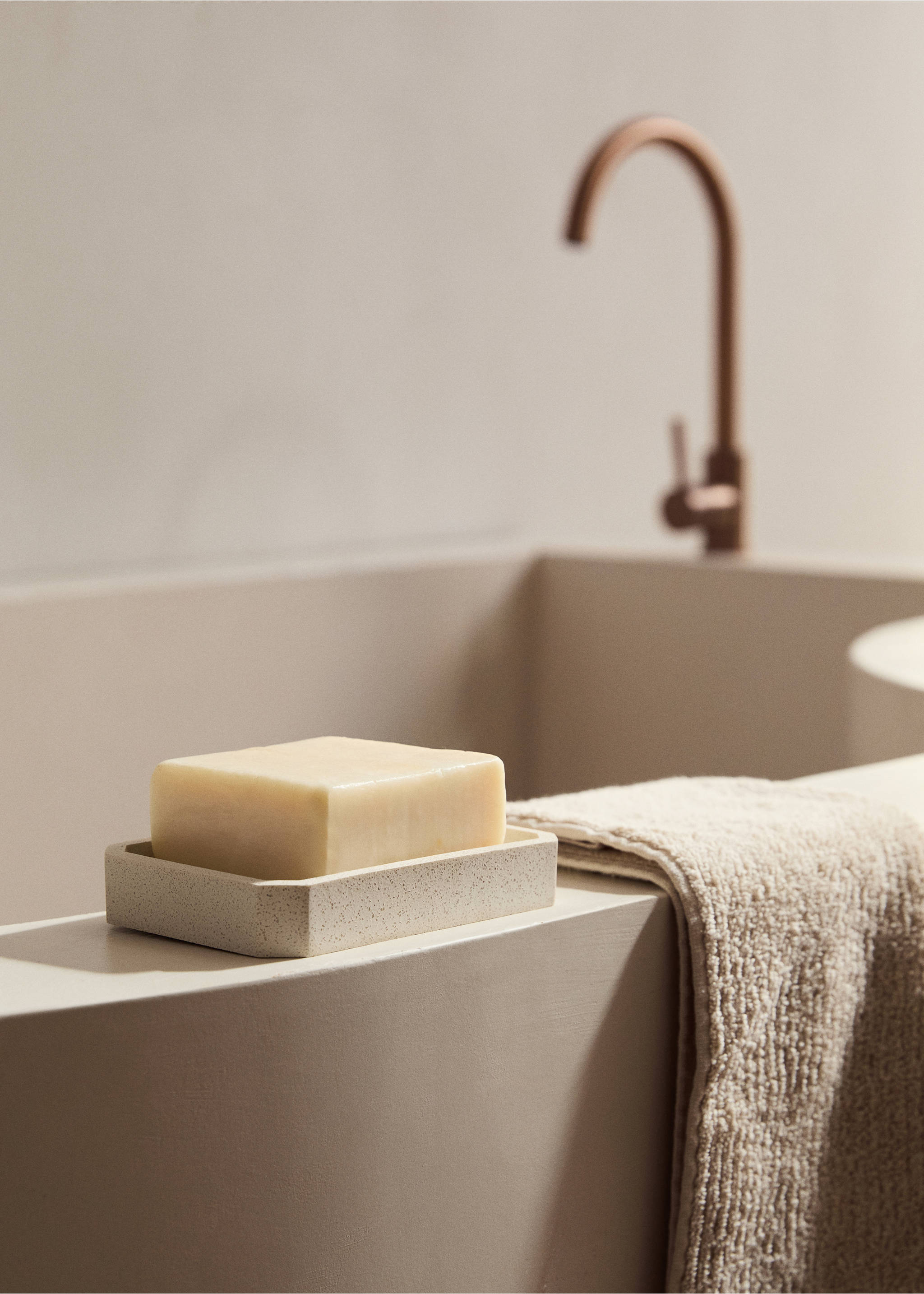 Square resin soap dish - General plane, Sand. Ref: 17062919-00.