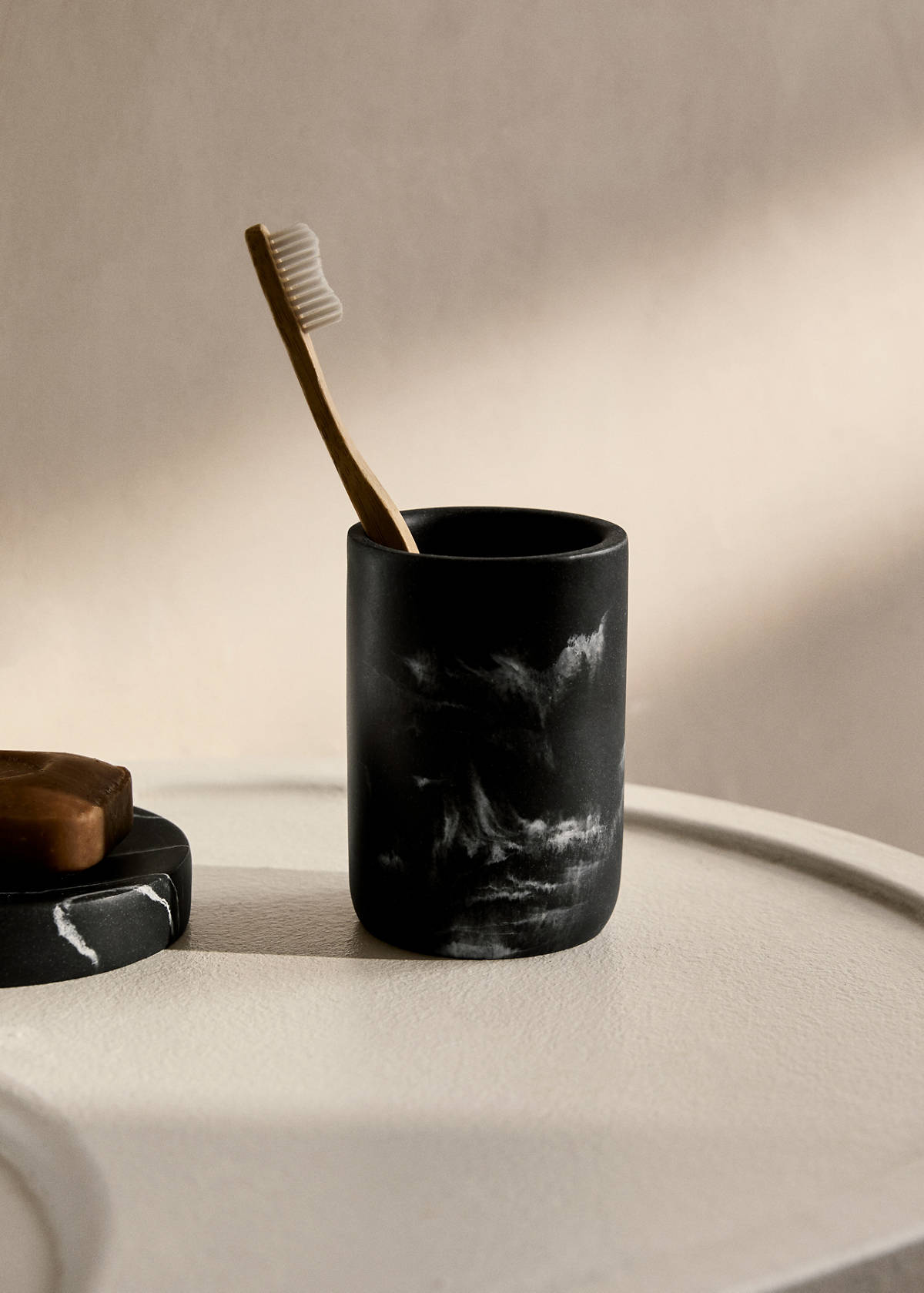 Marble-effect resin bathroom glass — Black