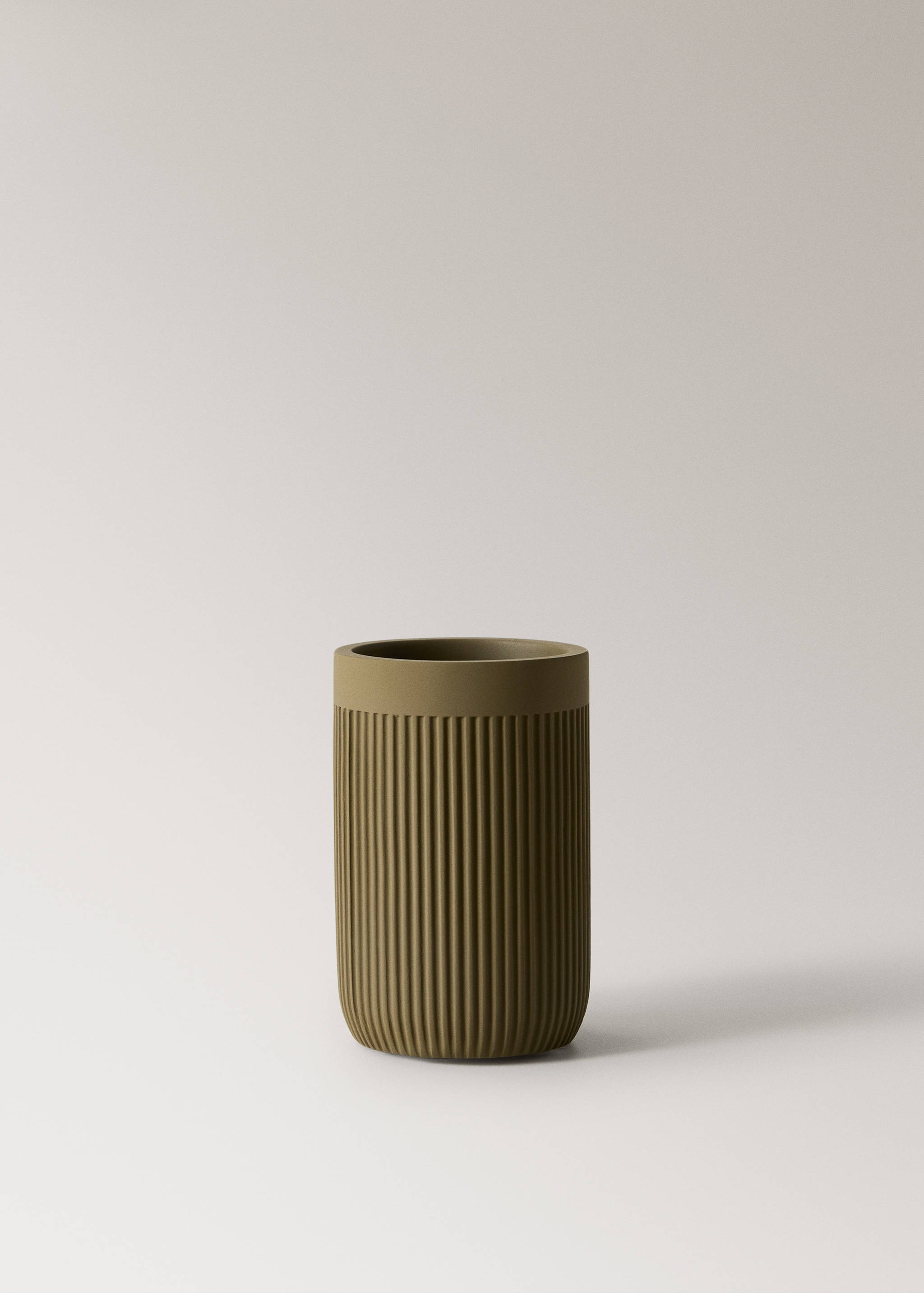 Zahnputzbecher aus Kunstharz - Artikel ohne Model